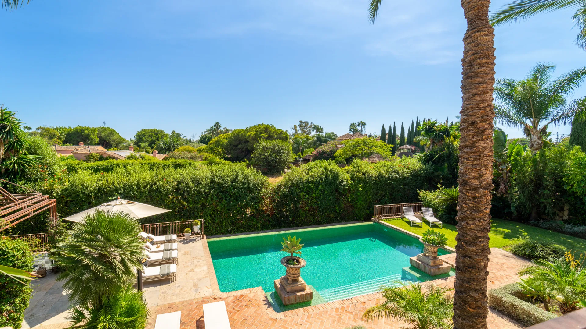 Villa with 8 bedrooms for sale in Guadalmina Baja