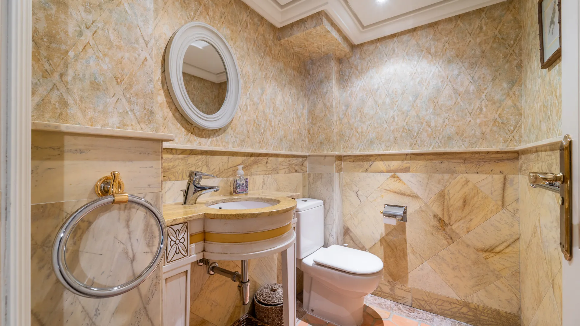 Villa with 8 bedrooms for sale in Guadalmina Baja