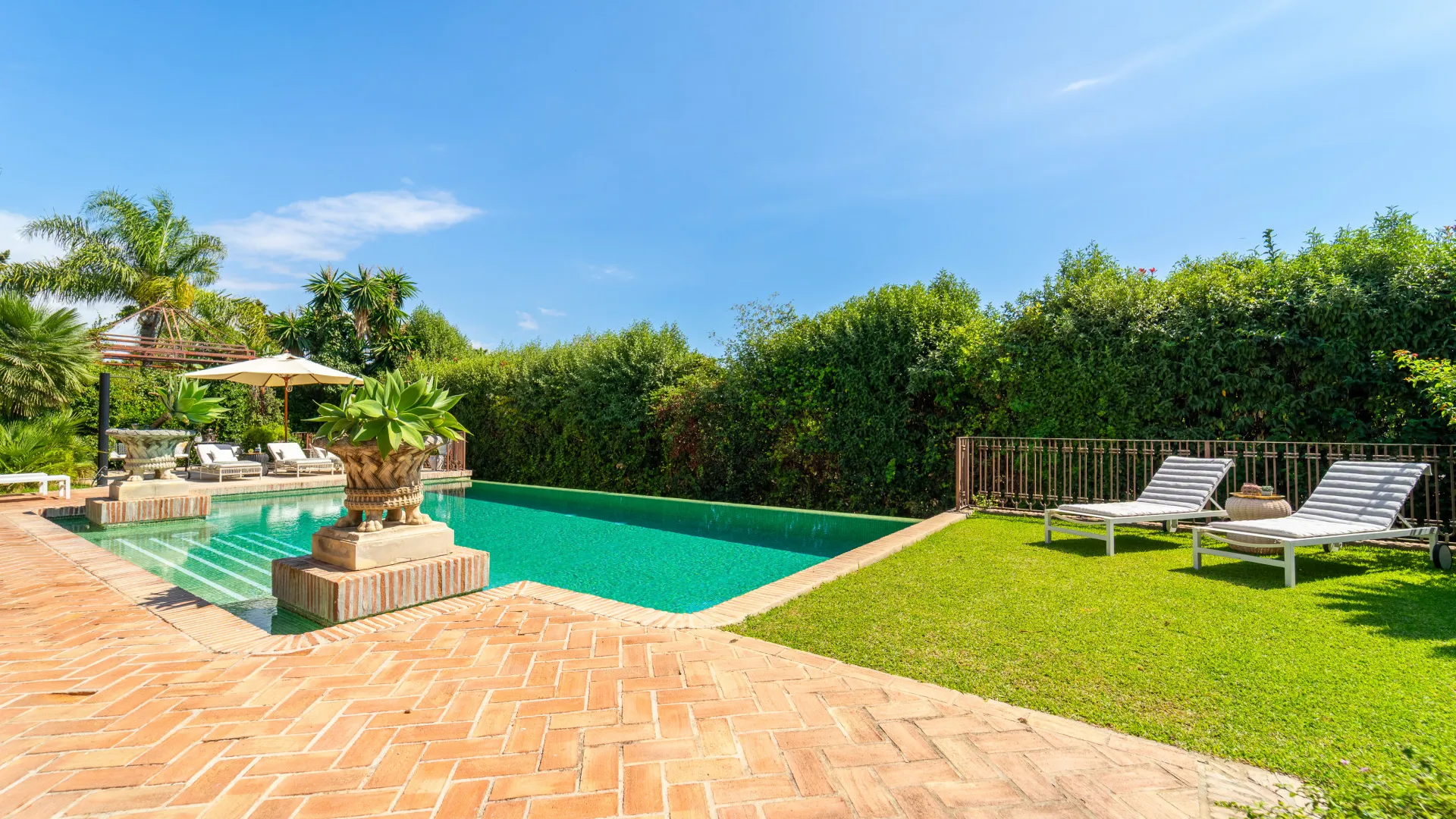 Villa with 8 bedrooms for sale in Guadalmina Baja