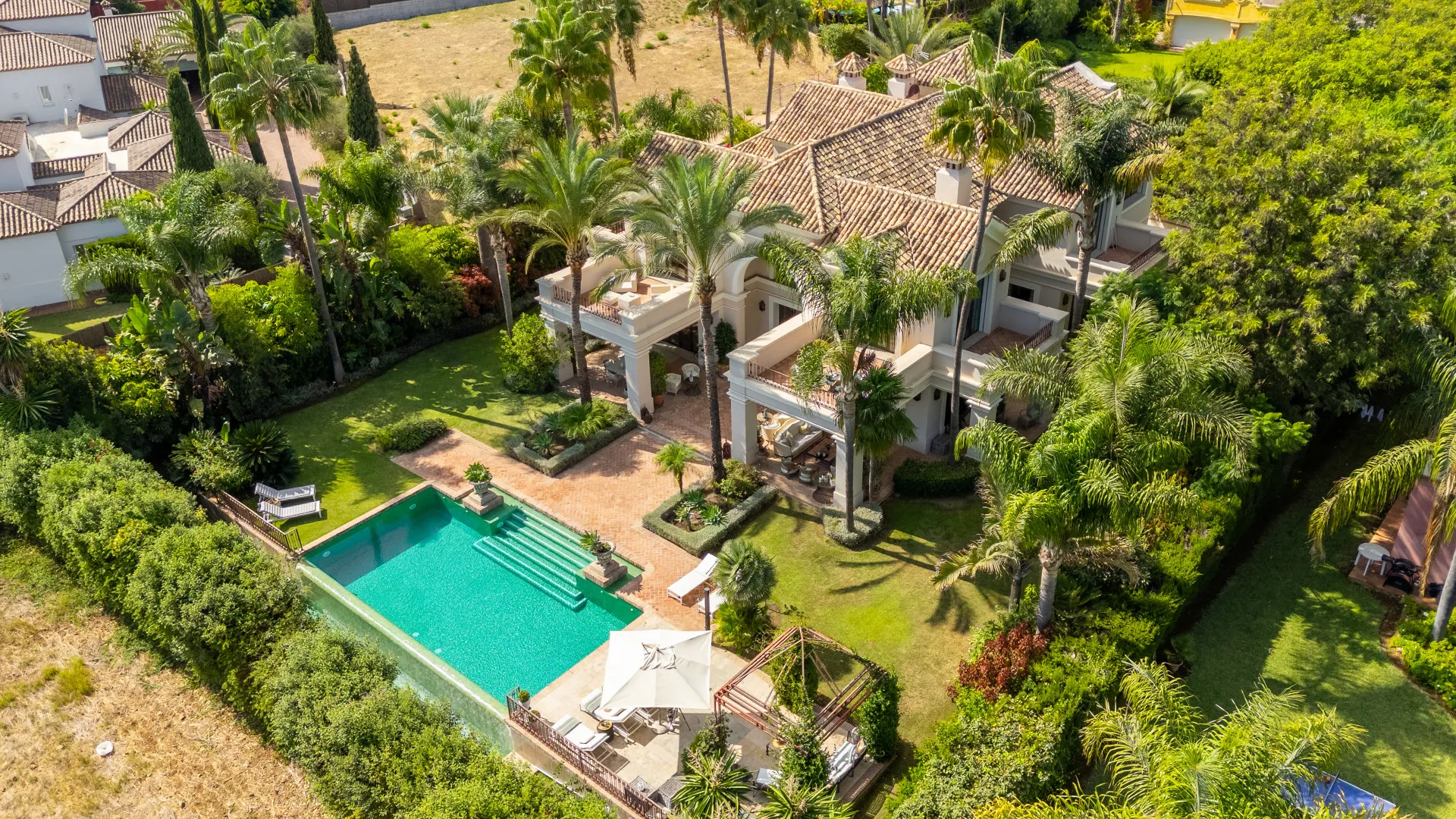 Villa with 8 bedrooms for sale in Guadalmina Baja