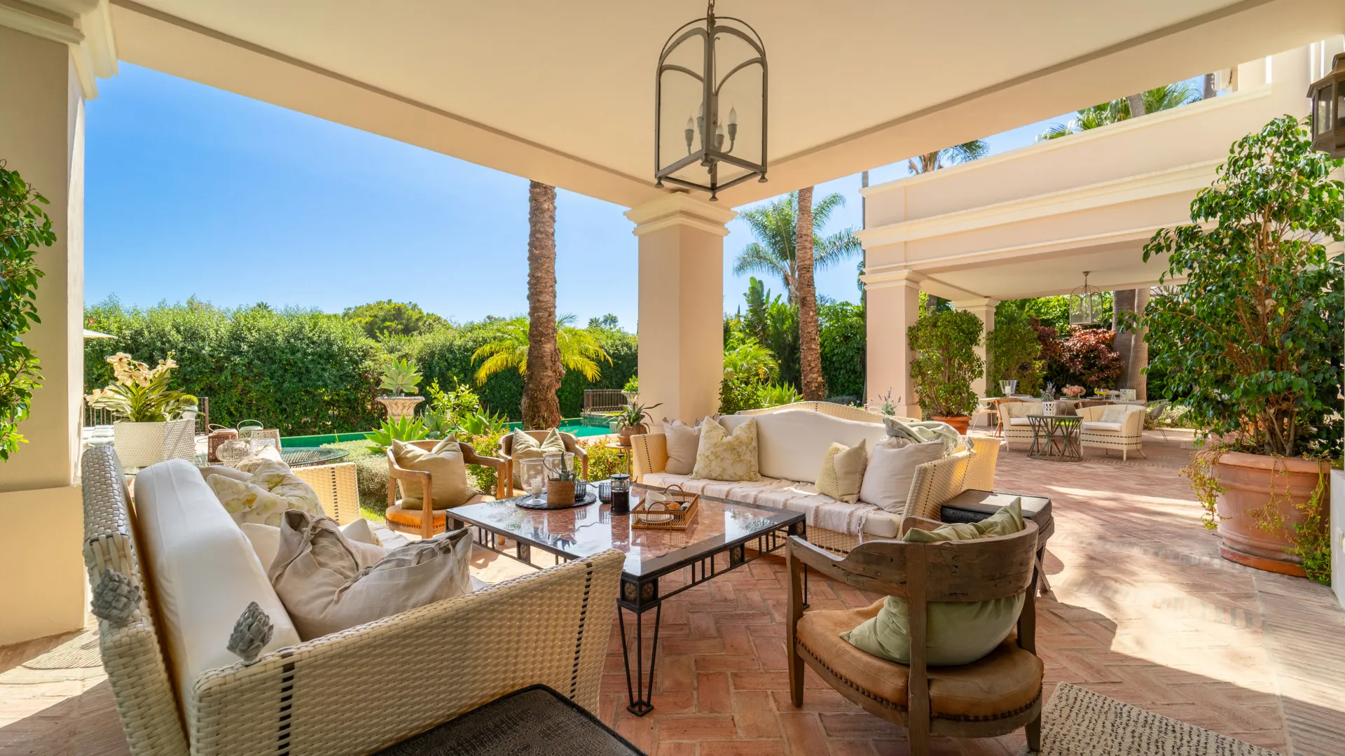 Villa with 8 bedrooms for sale in Guadalmina Baja