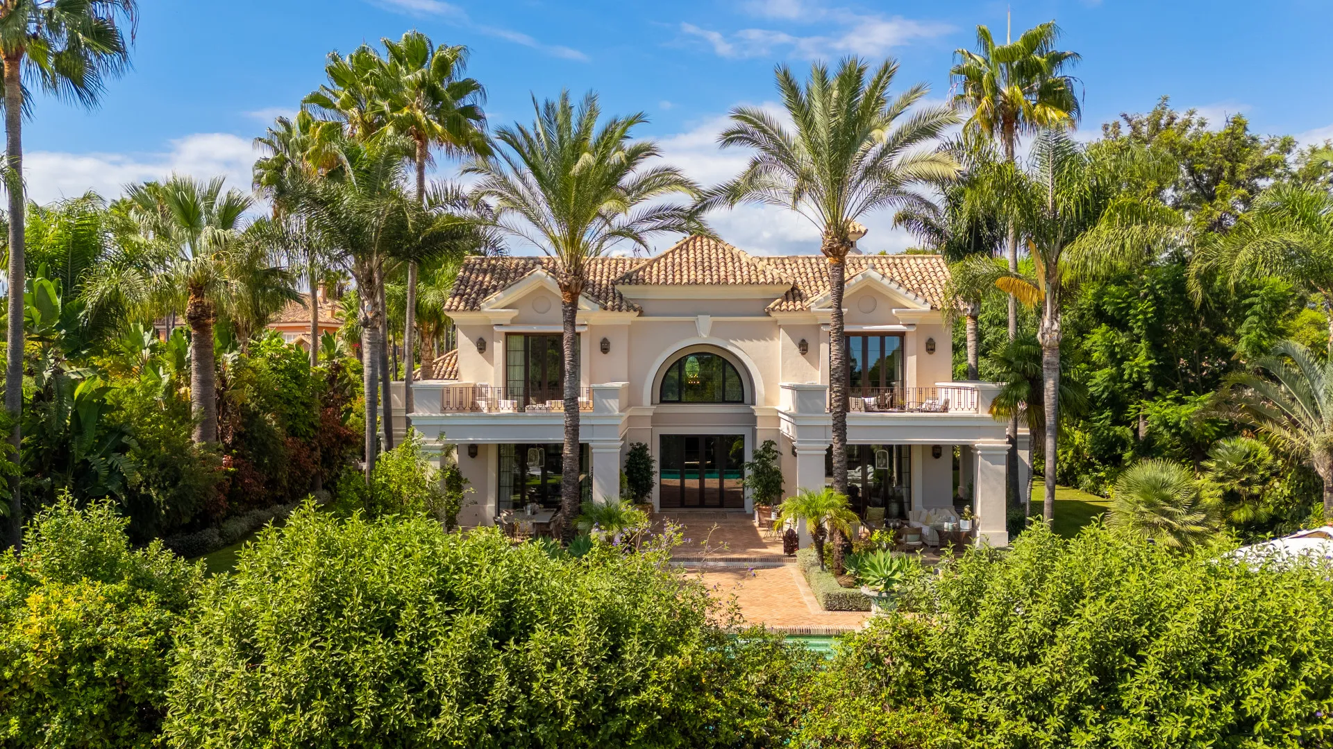 Villa with 8 bedrooms for sale in Guadalmina Baja