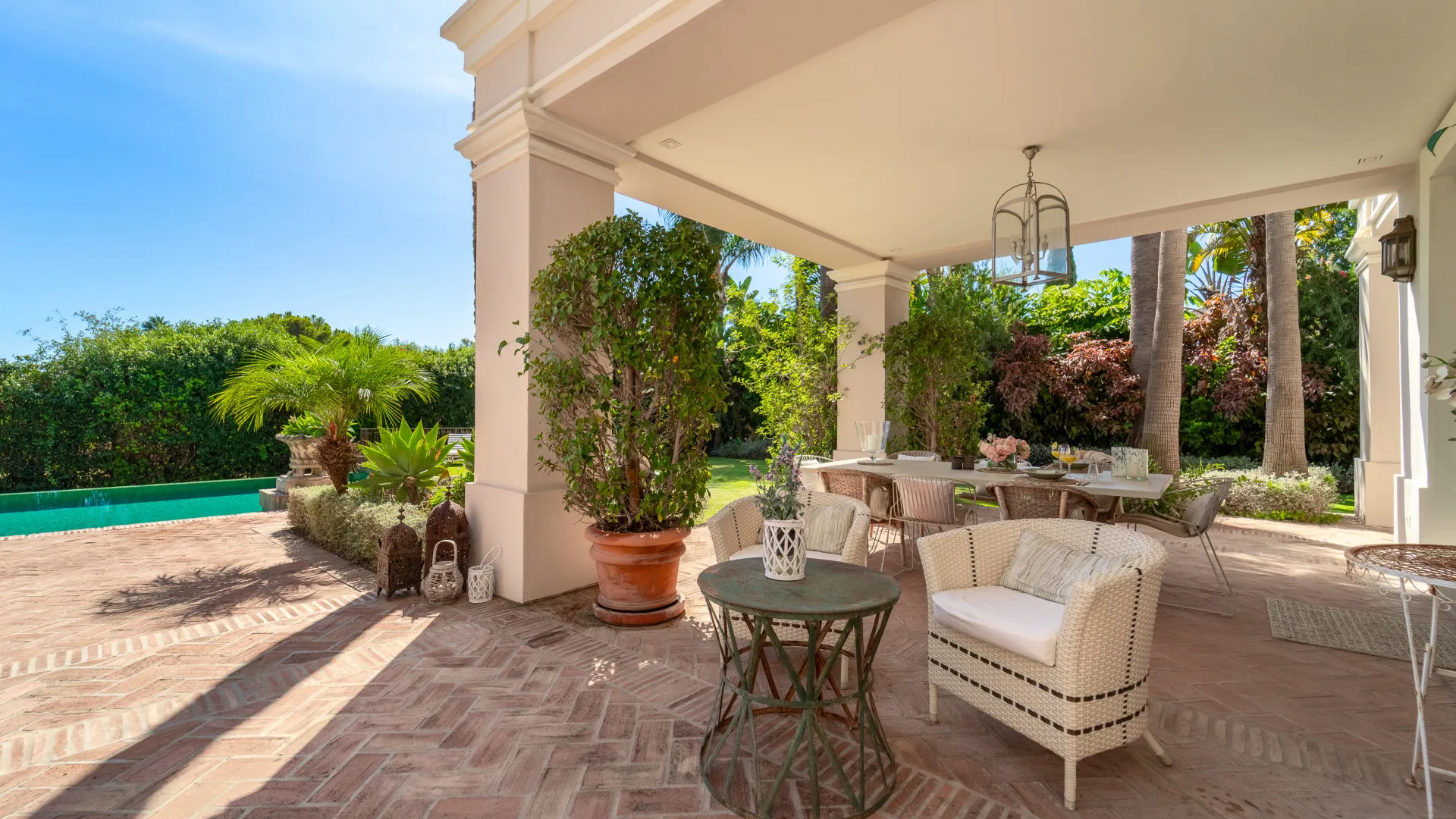 Villa with 8 bedrooms for sale in Guadalmina Baja