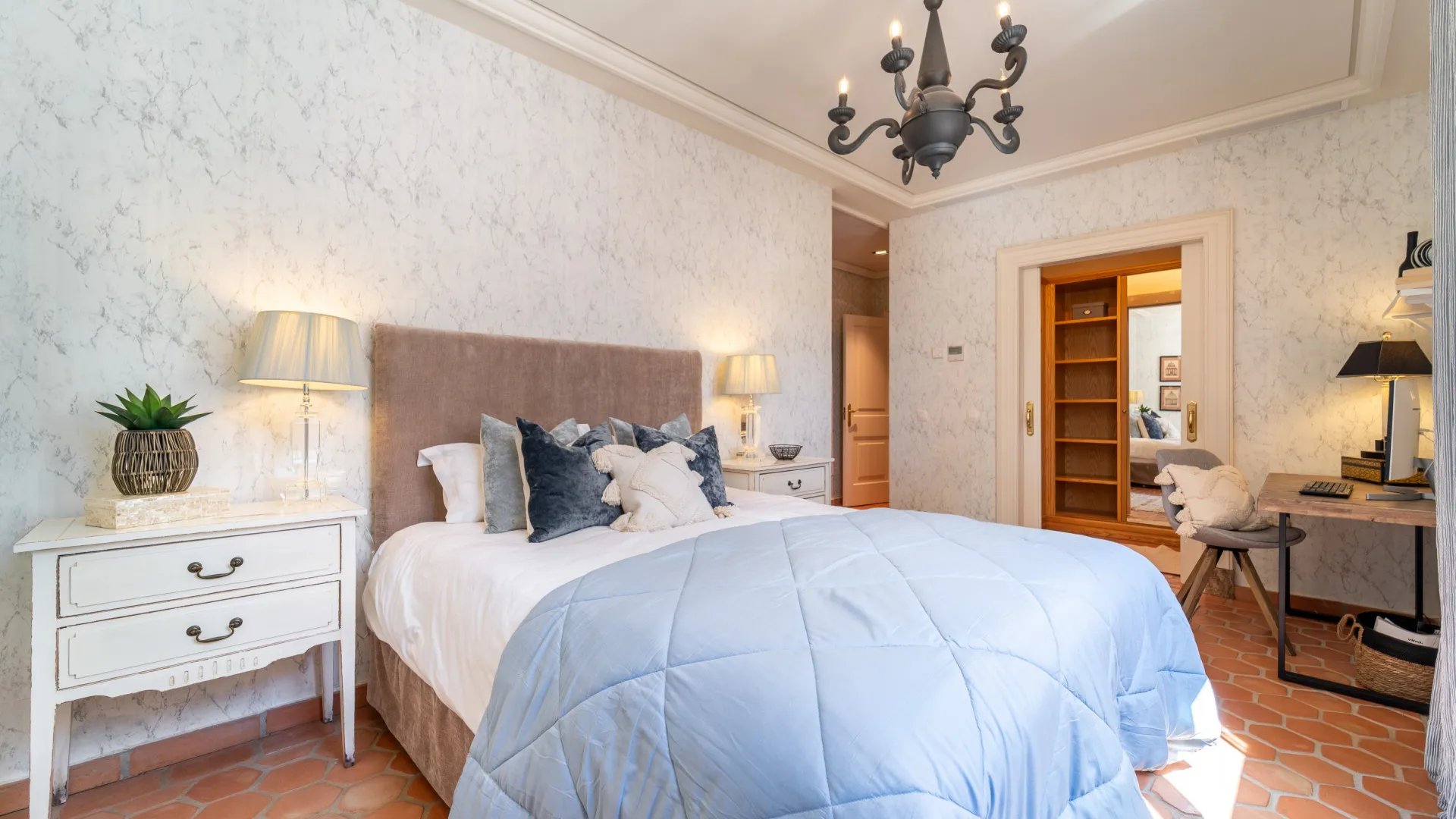 Villa with 8 bedrooms for sale in Guadalmina Baja