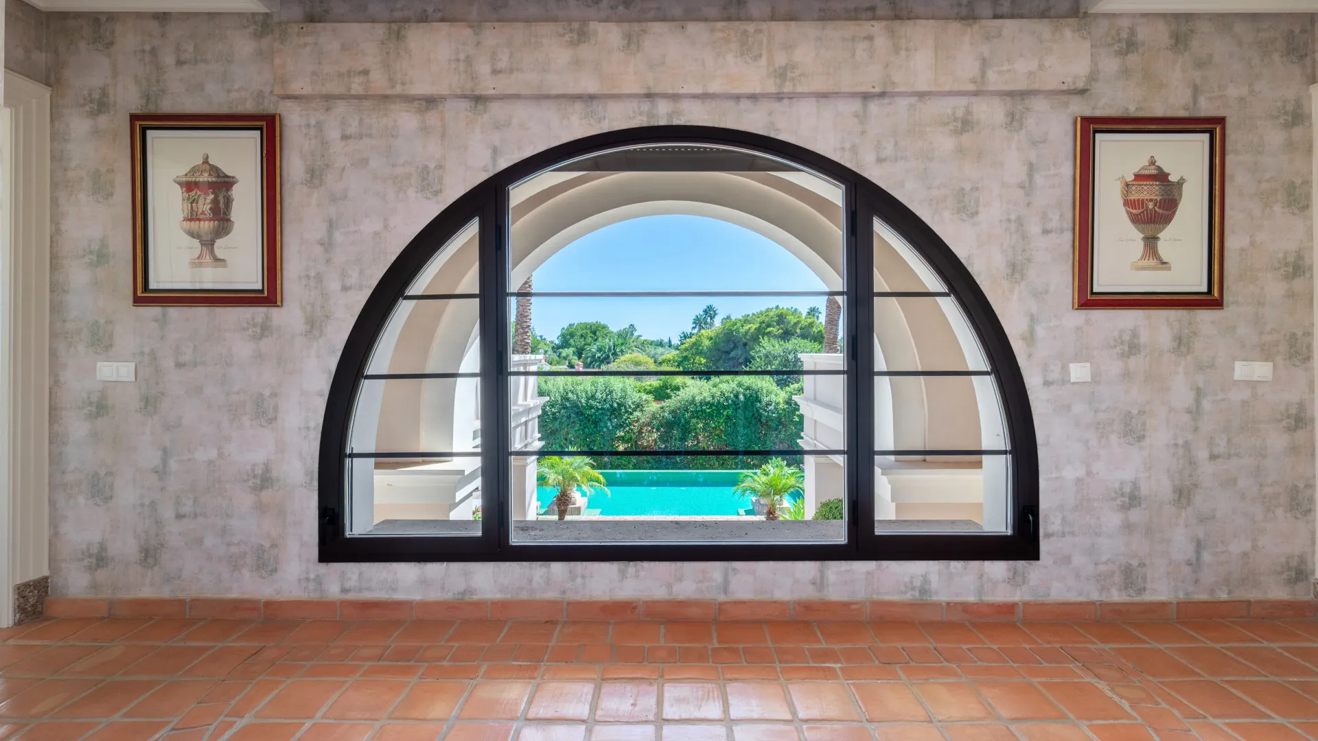 Villa with 8 bedrooms for sale in Guadalmina Baja