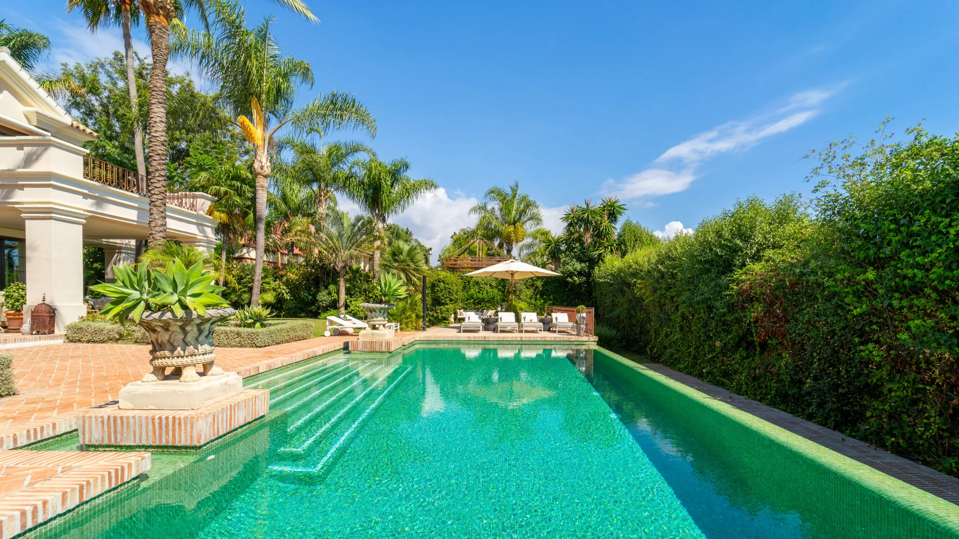 Villa with 8 bedrooms for sale in Guadalmina Baja