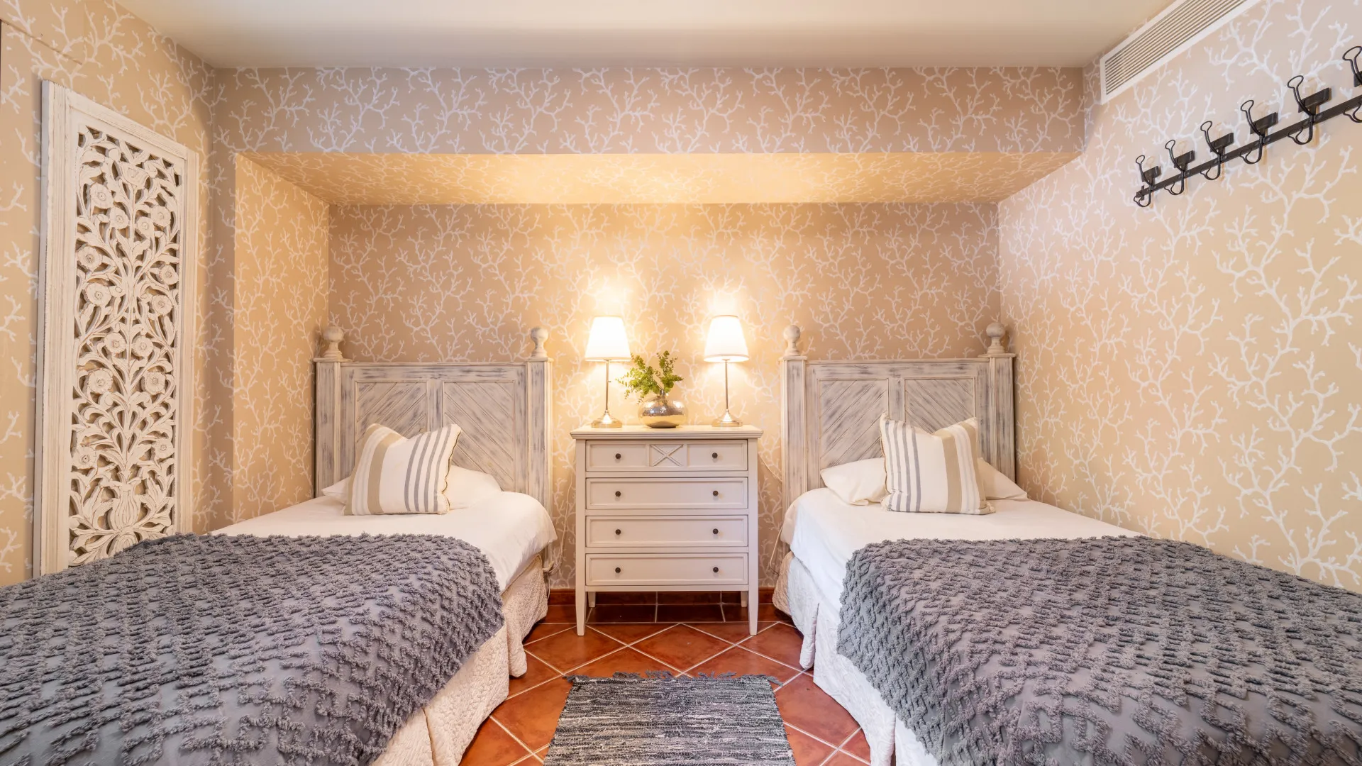 Villa with 8 bedrooms for sale in Guadalmina Baja