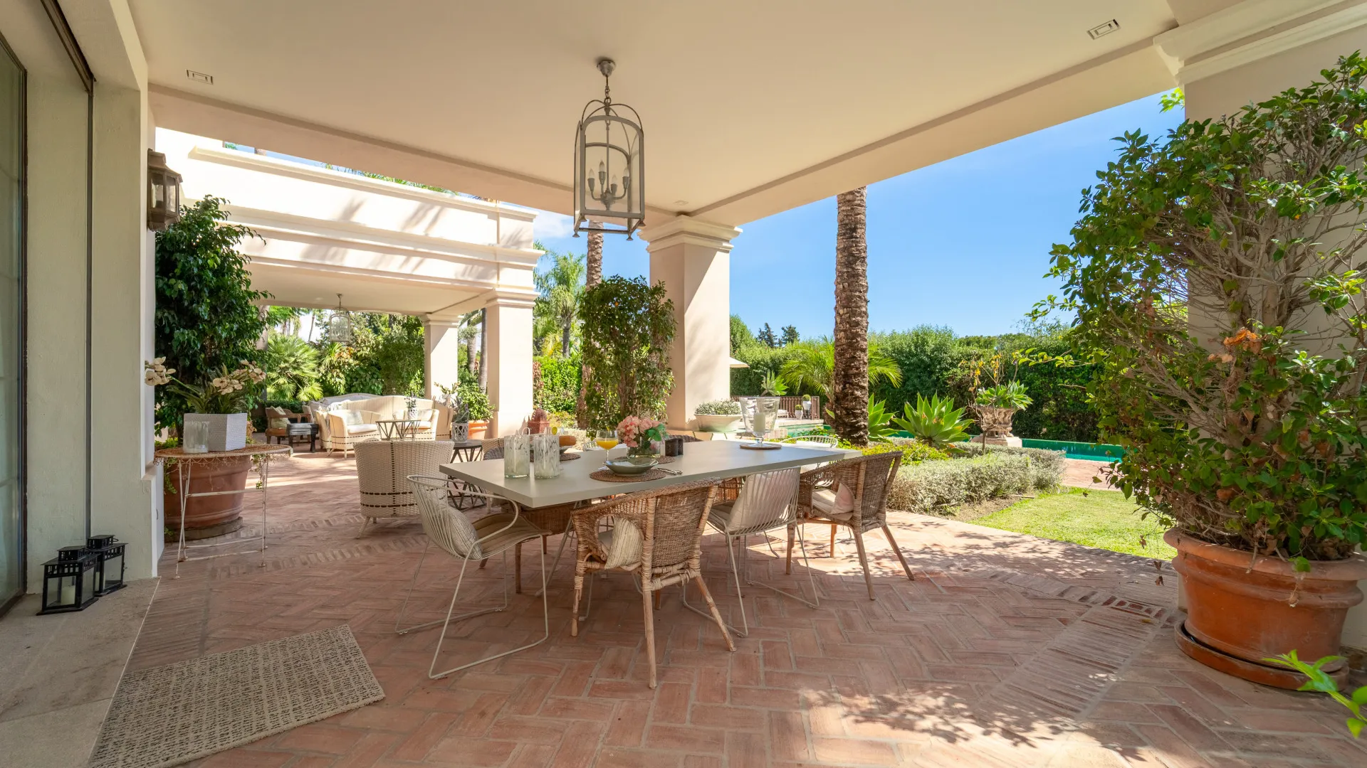 Villa with 8 bedrooms for sale in Guadalmina Baja