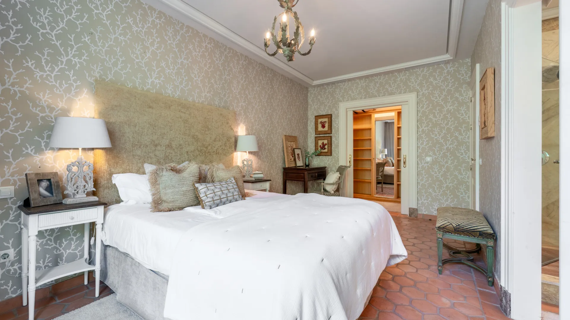 Villa with 8 bedrooms for sale in Guadalmina Baja