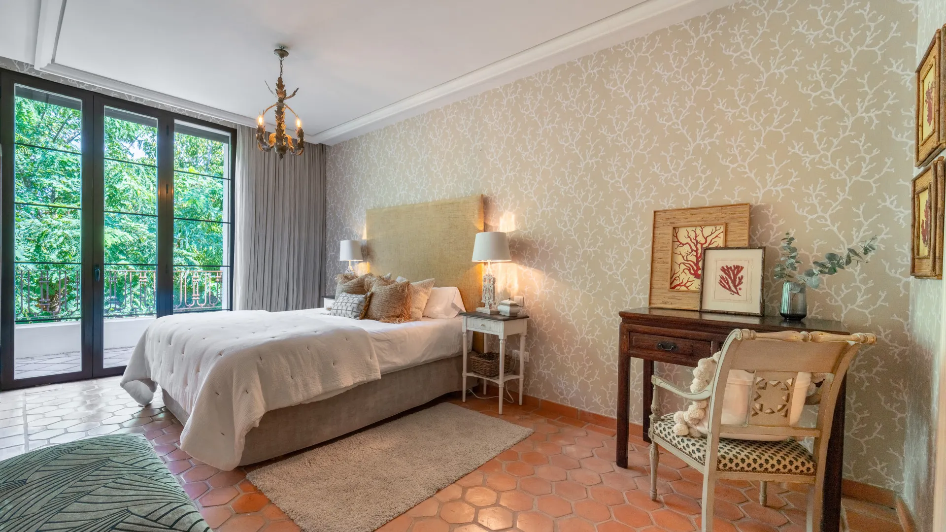 Villa with 8 bedrooms for sale in Guadalmina Baja