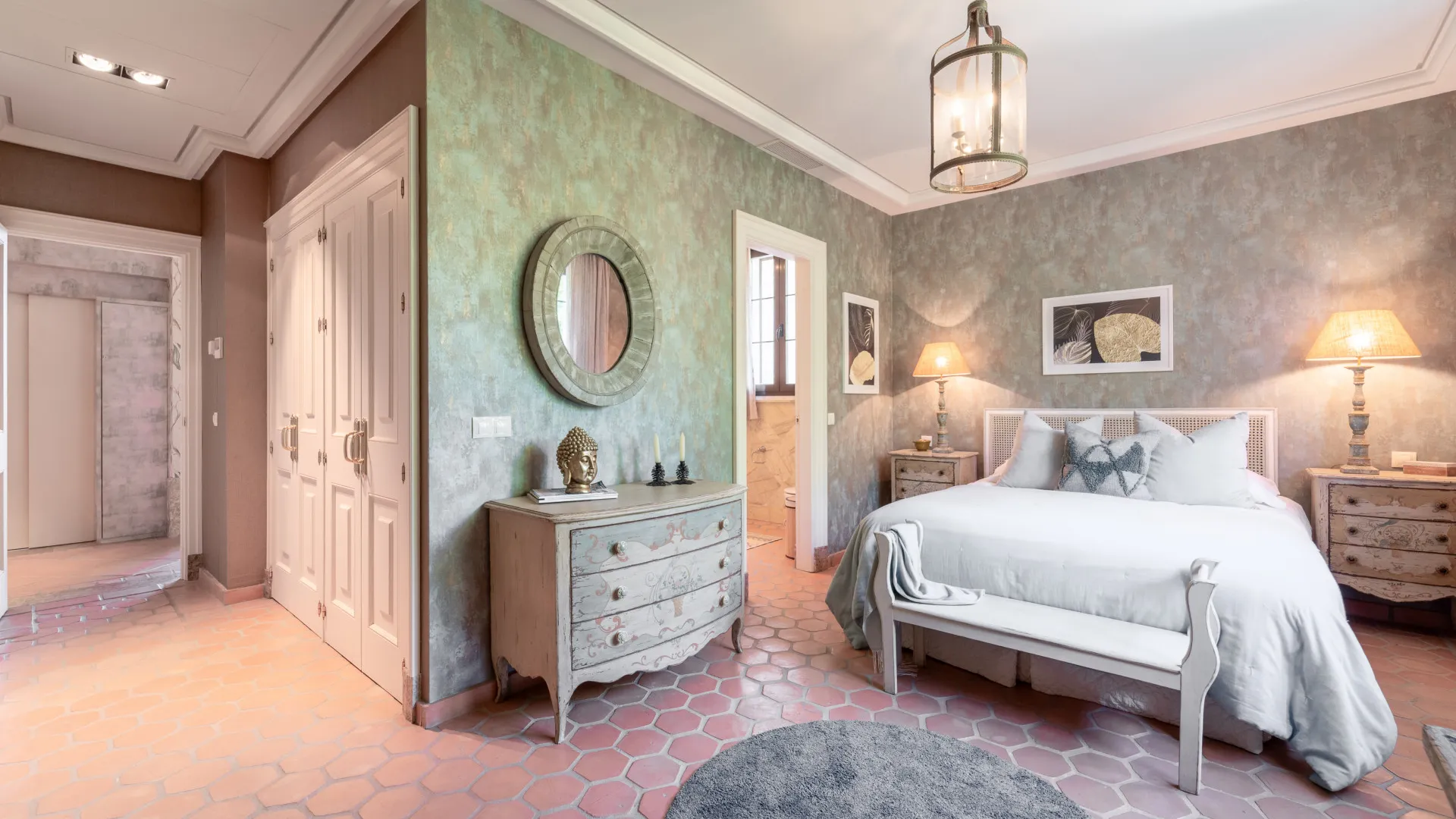 Villa with 8 bedrooms for sale in Guadalmina Baja