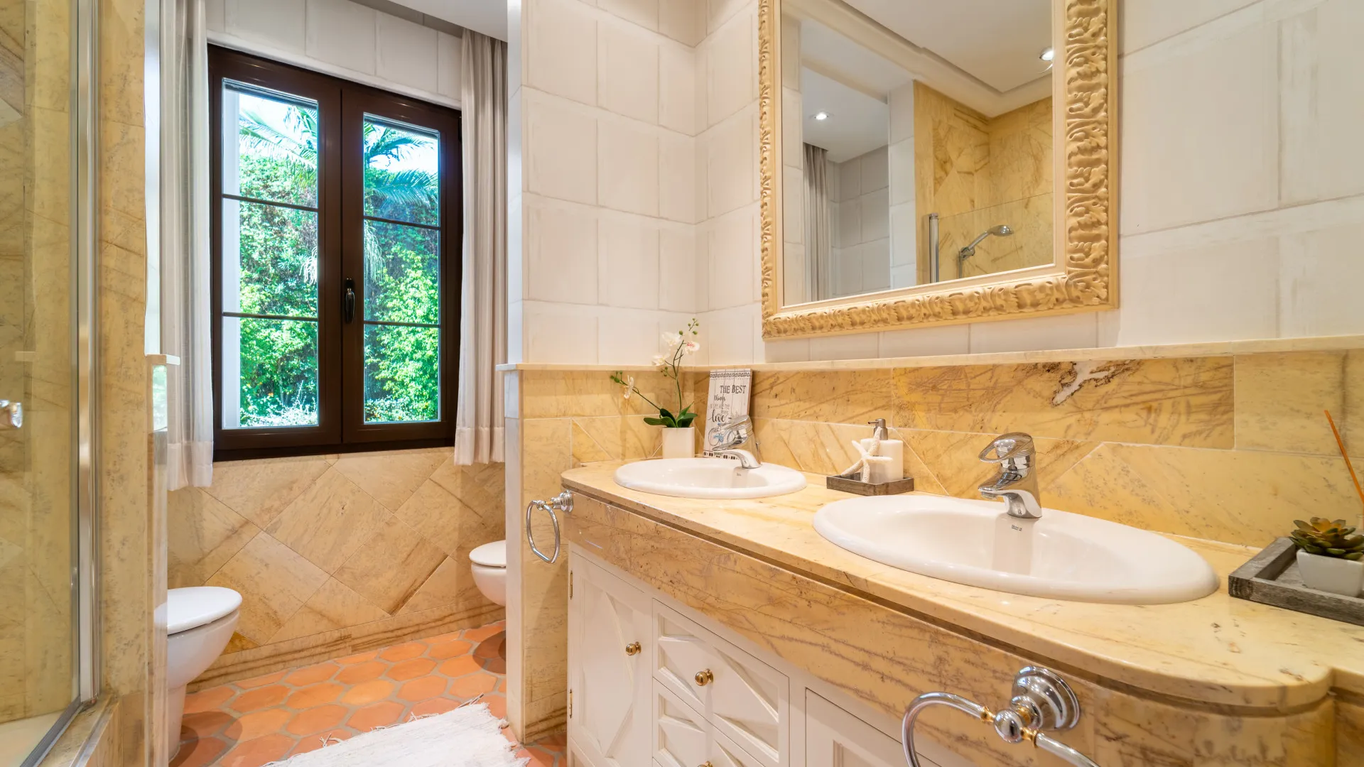 Villa with 8 bedrooms for sale in Guadalmina Baja