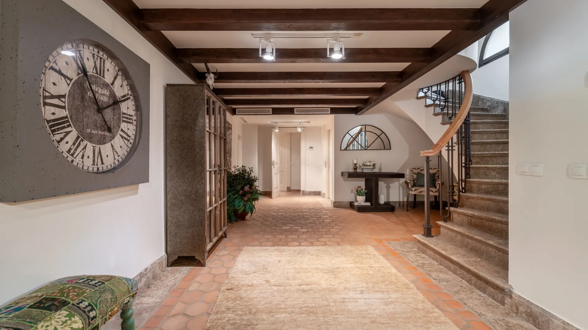 Villa with 8 bedrooms for sale in Guadalmina Baja