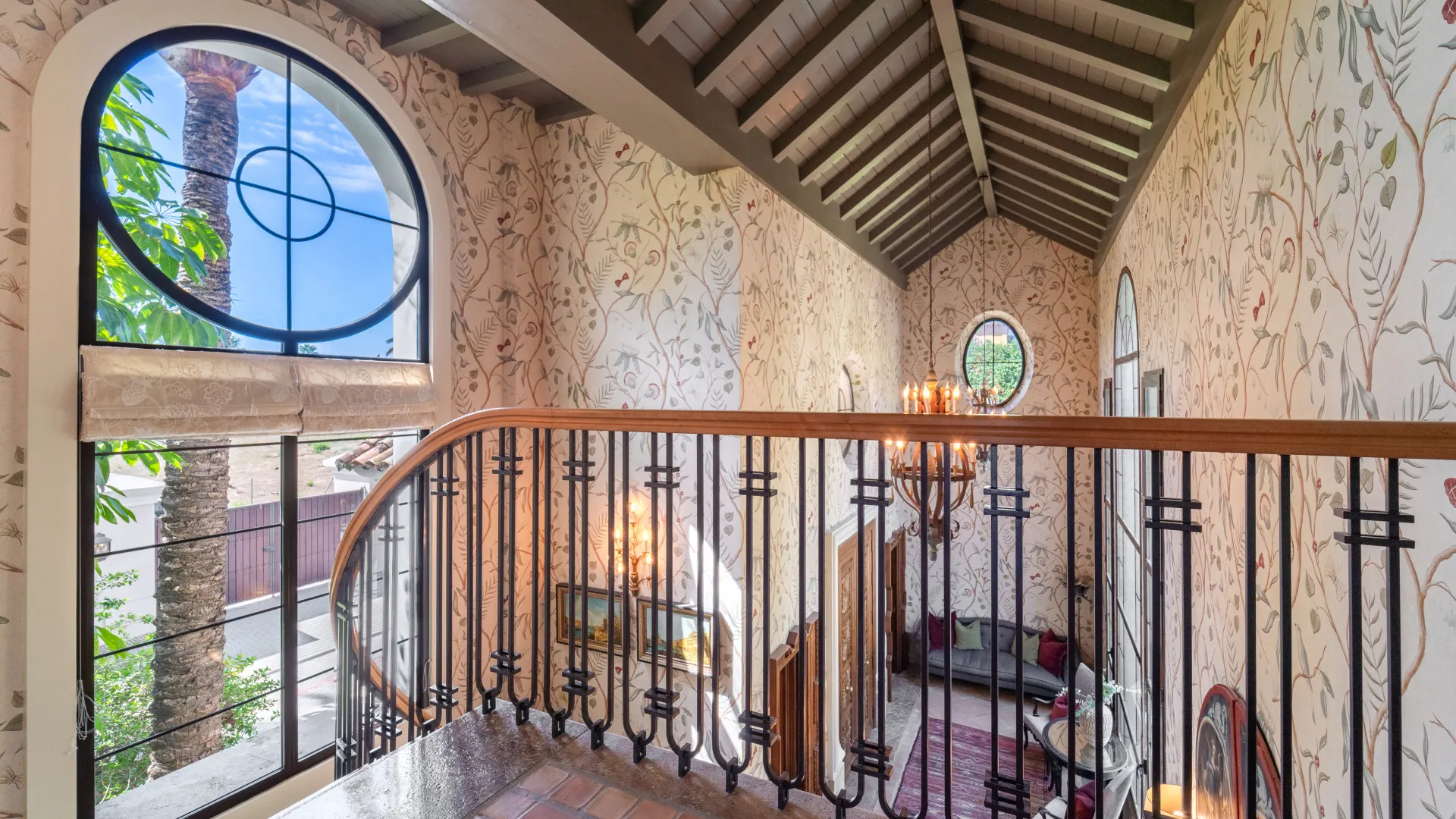 Villa with 8 bedrooms for sale in Guadalmina Baja