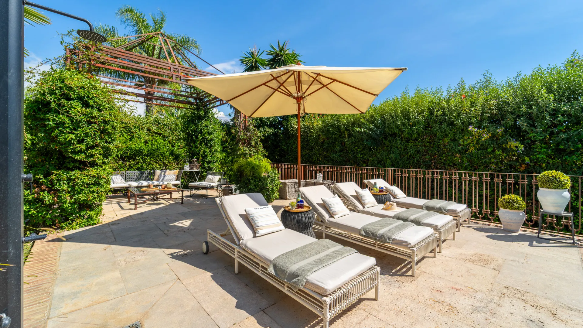 Villa with 8 bedrooms for sale in Guadalmina Baja