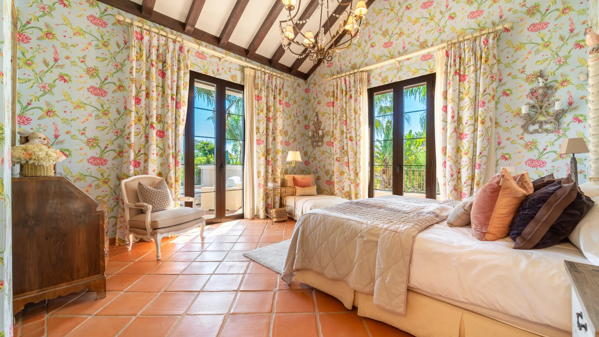 Villa with 8 bedrooms for sale in Guadalmina Baja