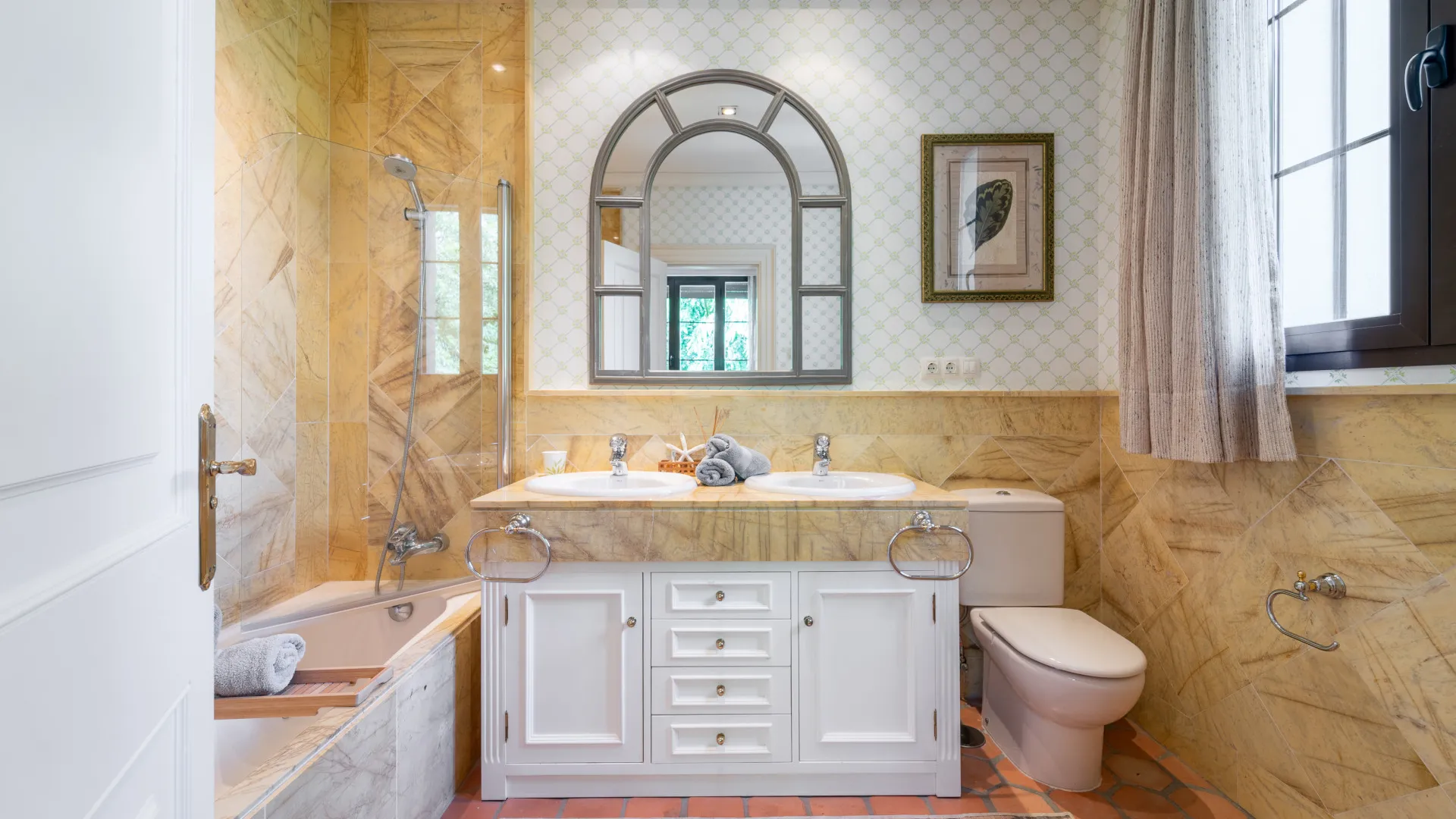 Villa with 8 bedrooms for sale in Guadalmina Baja