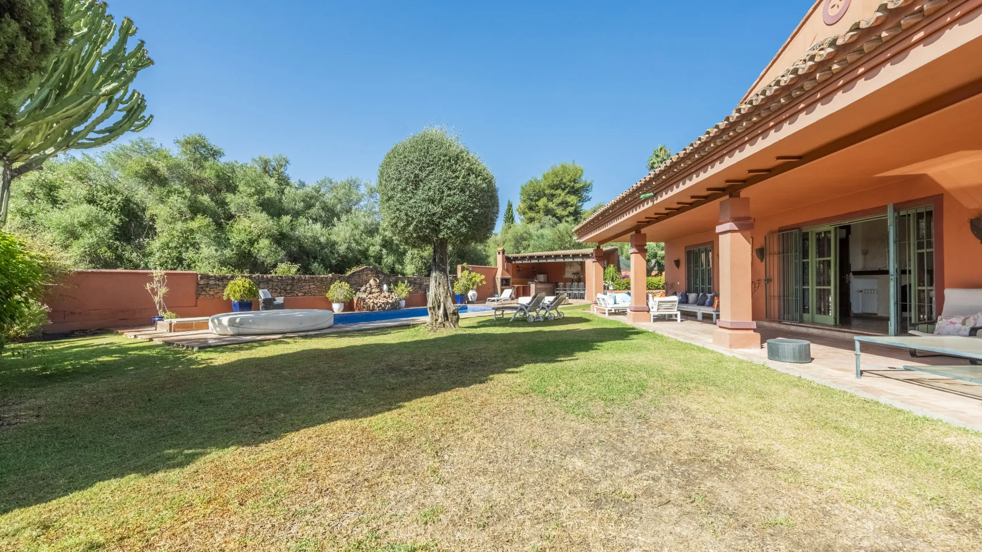 Comprar villa de 5 dormitorios en Finca La Judía