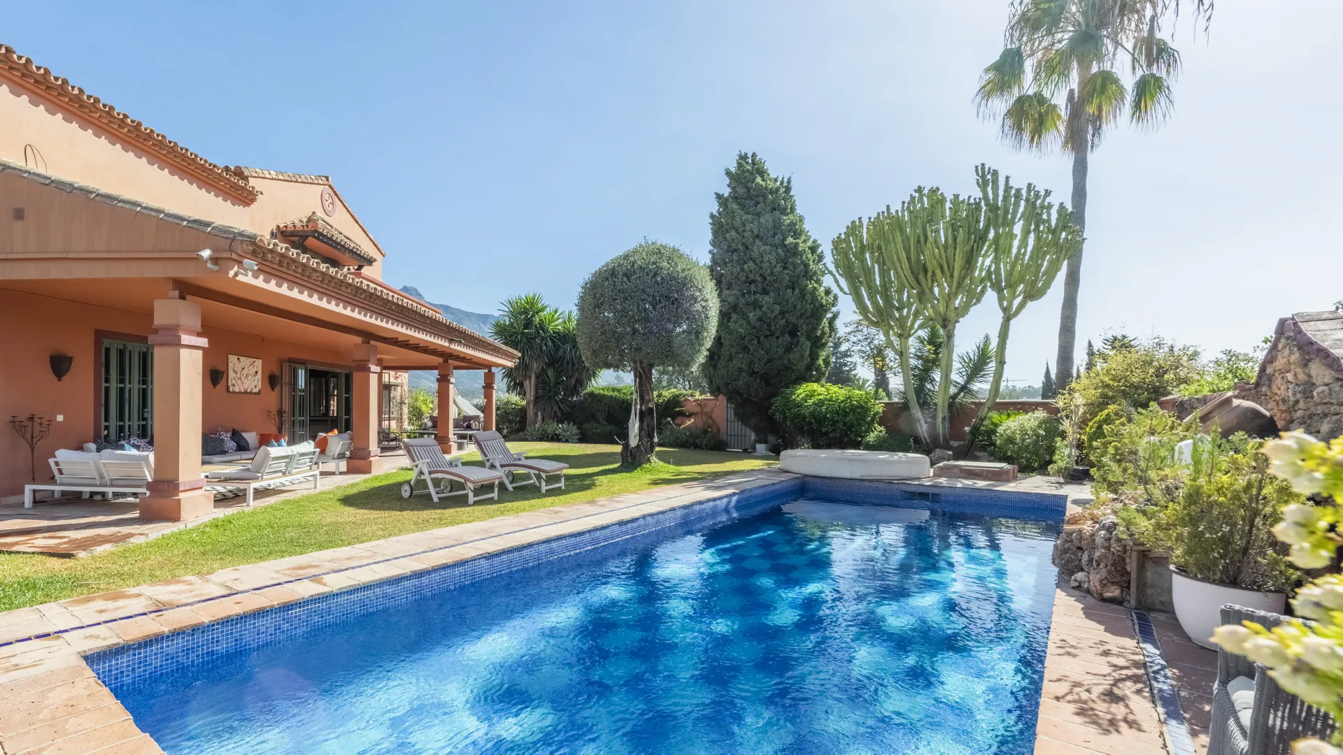 Comprar villa de 5 dormitorios en Finca La Judía