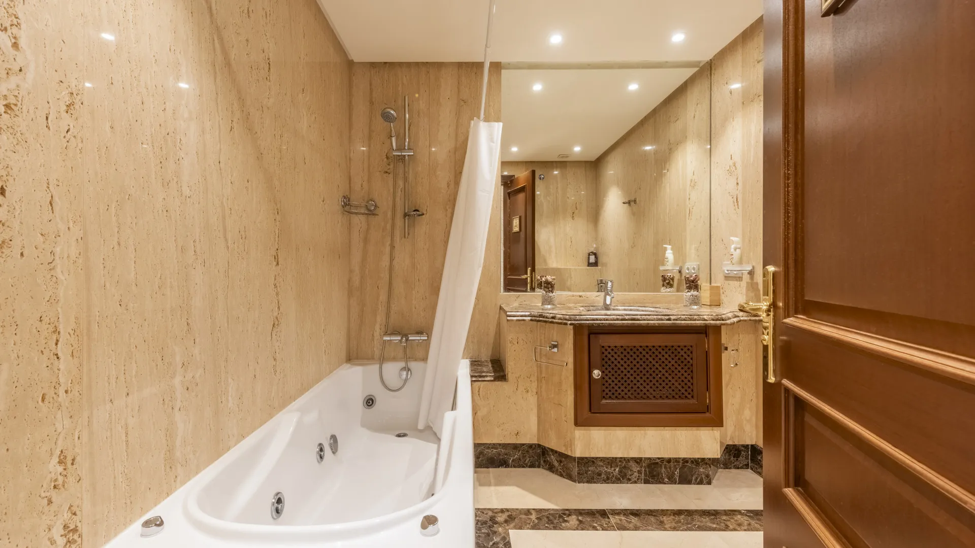 Mar Azul, apartamento planta baja con 4 dormitorios en venta