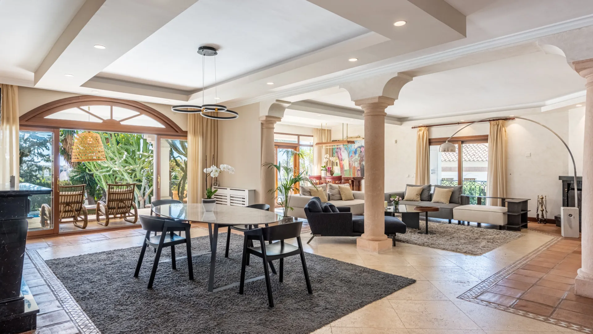 For sale villa in Nueva Andalucia