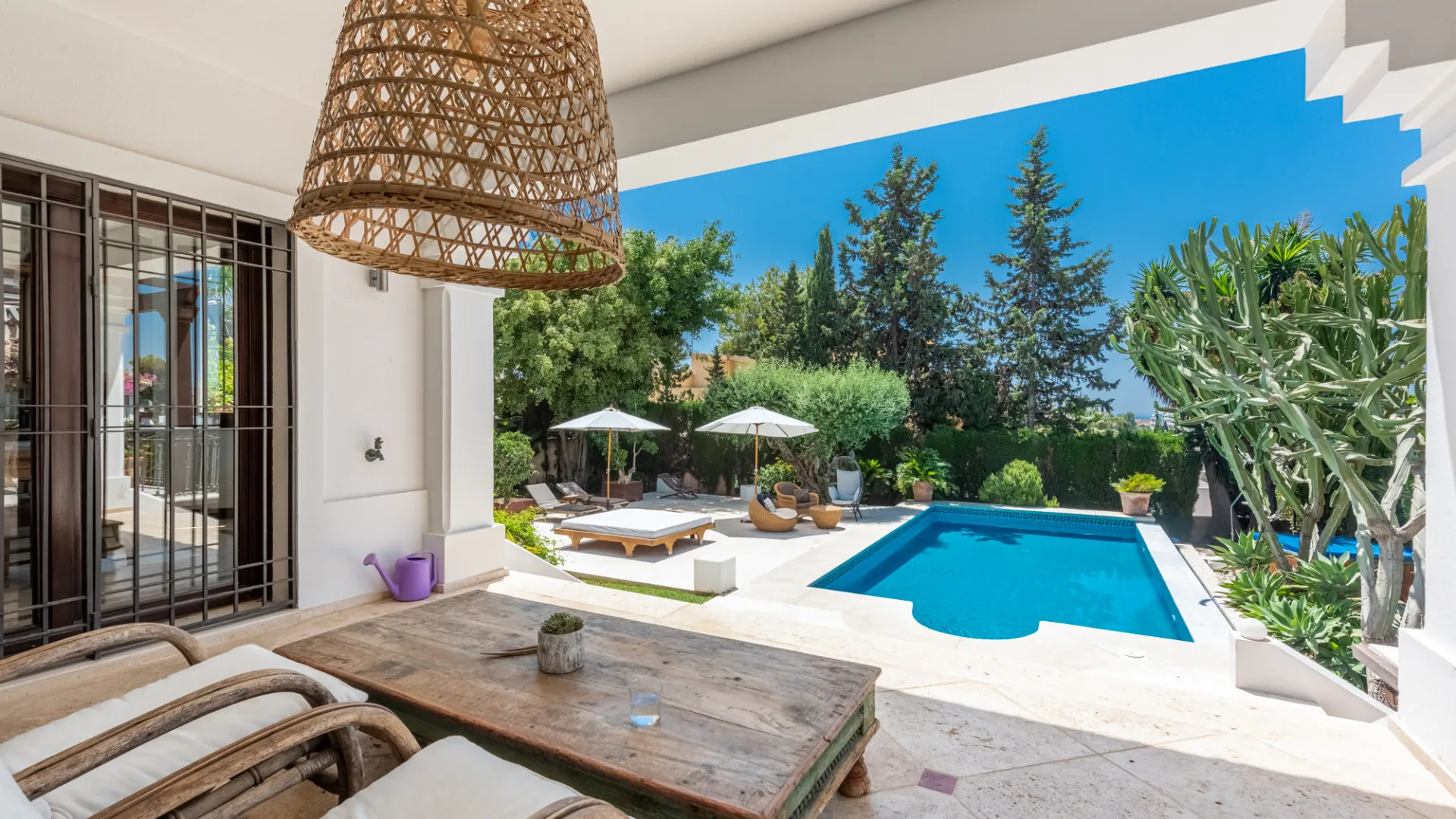 For sale villa in Nueva Andalucia