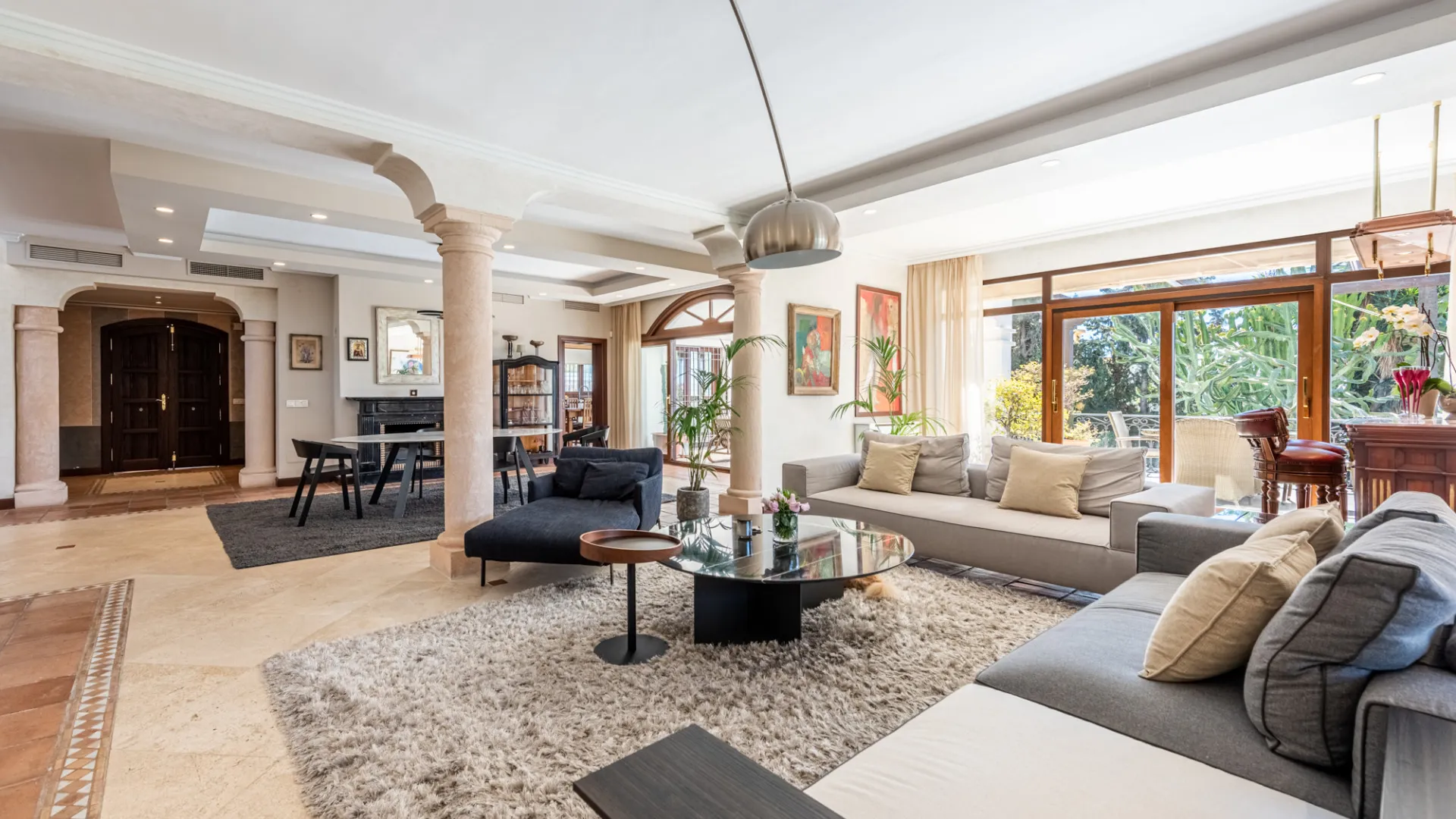 For sale villa in Nueva Andalucia