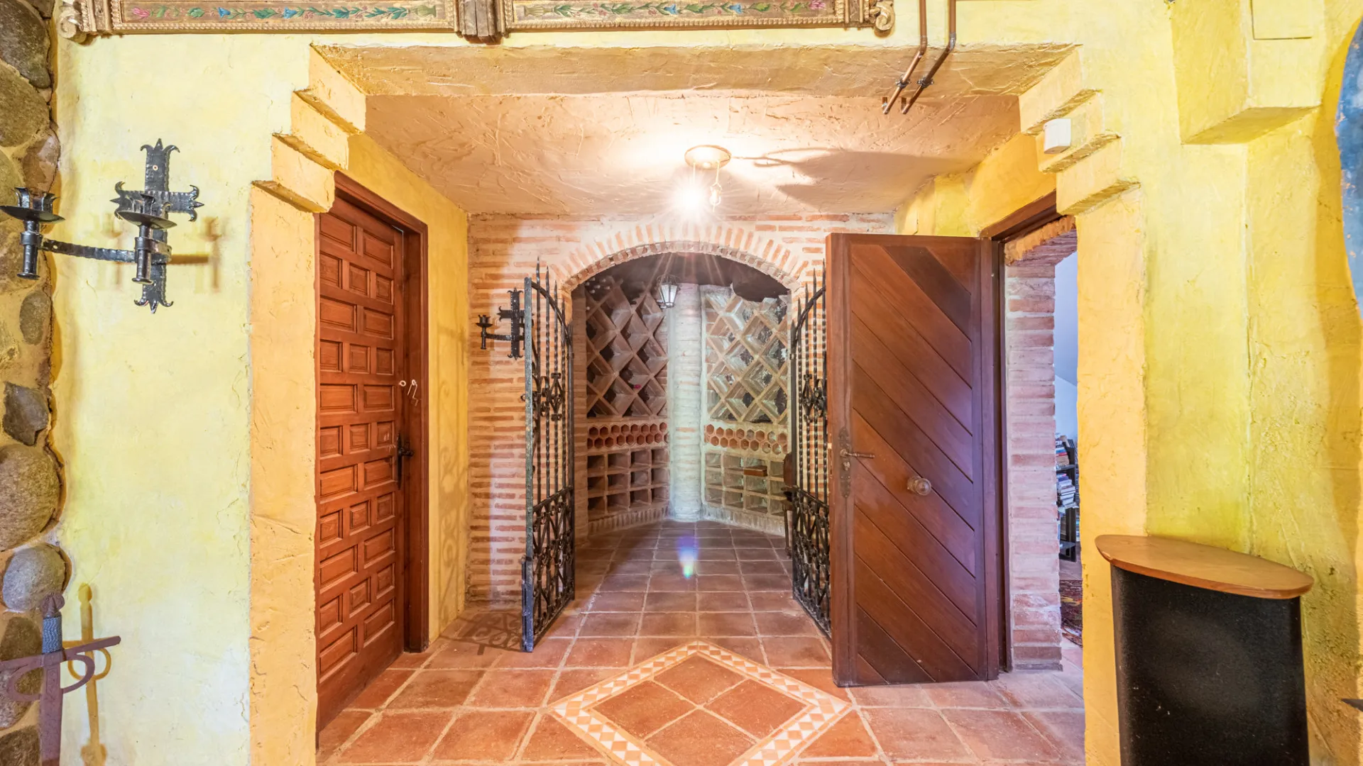 For sale villa in Nueva Andalucia