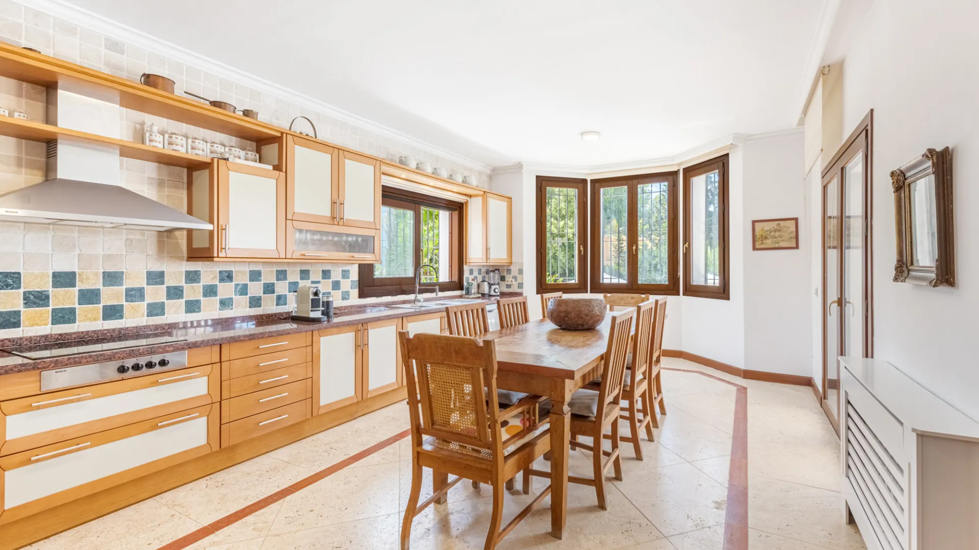 For sale villa in Nueva Andalucia