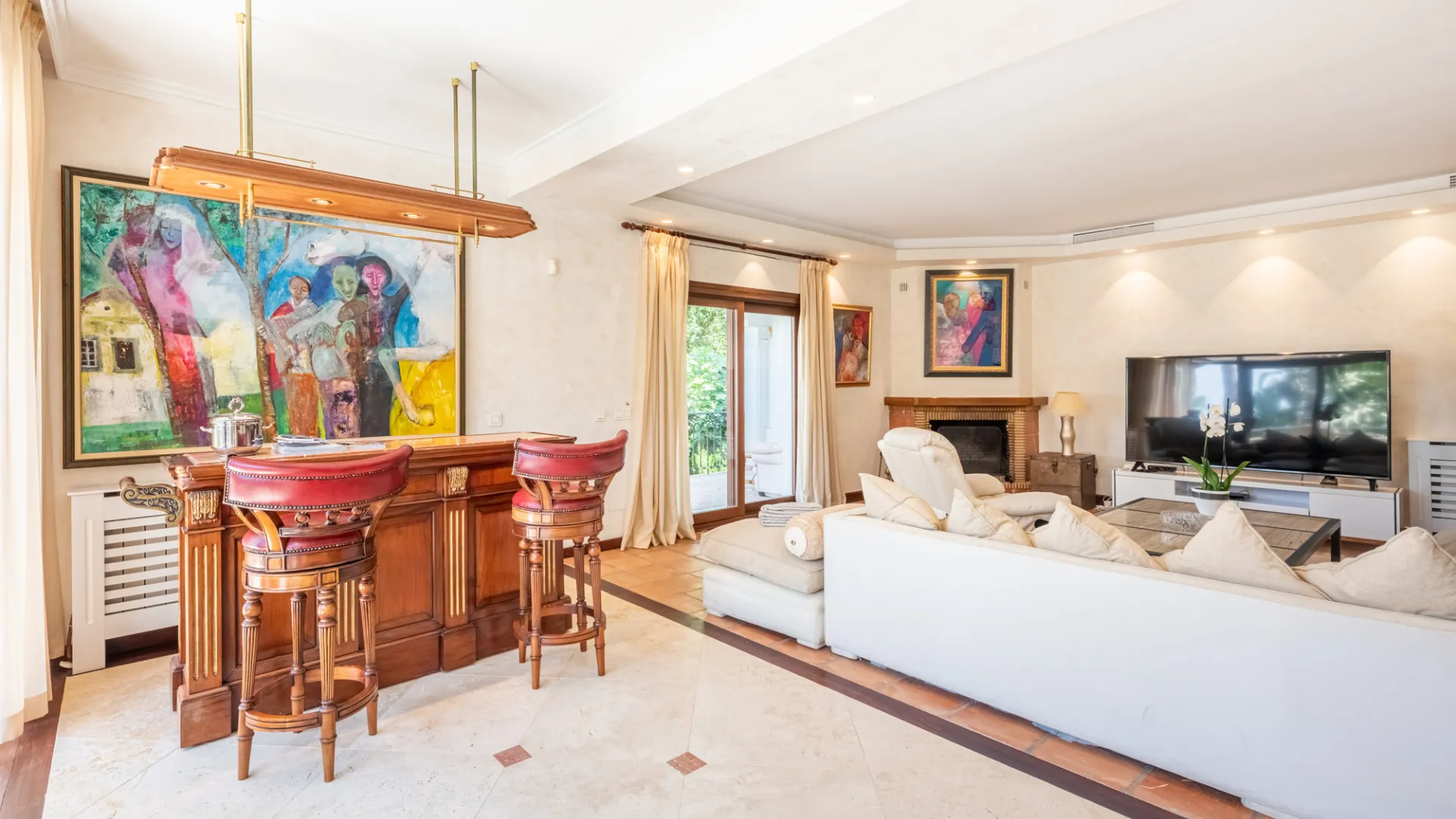 For sale villa in Nueva Andalucia