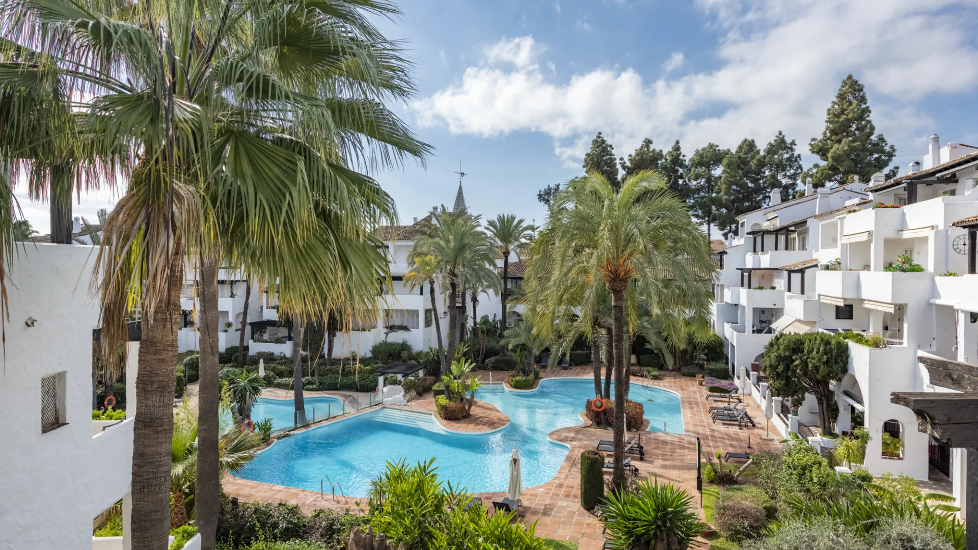 Ático en venta en Puente Romano II de 2 dormitorios