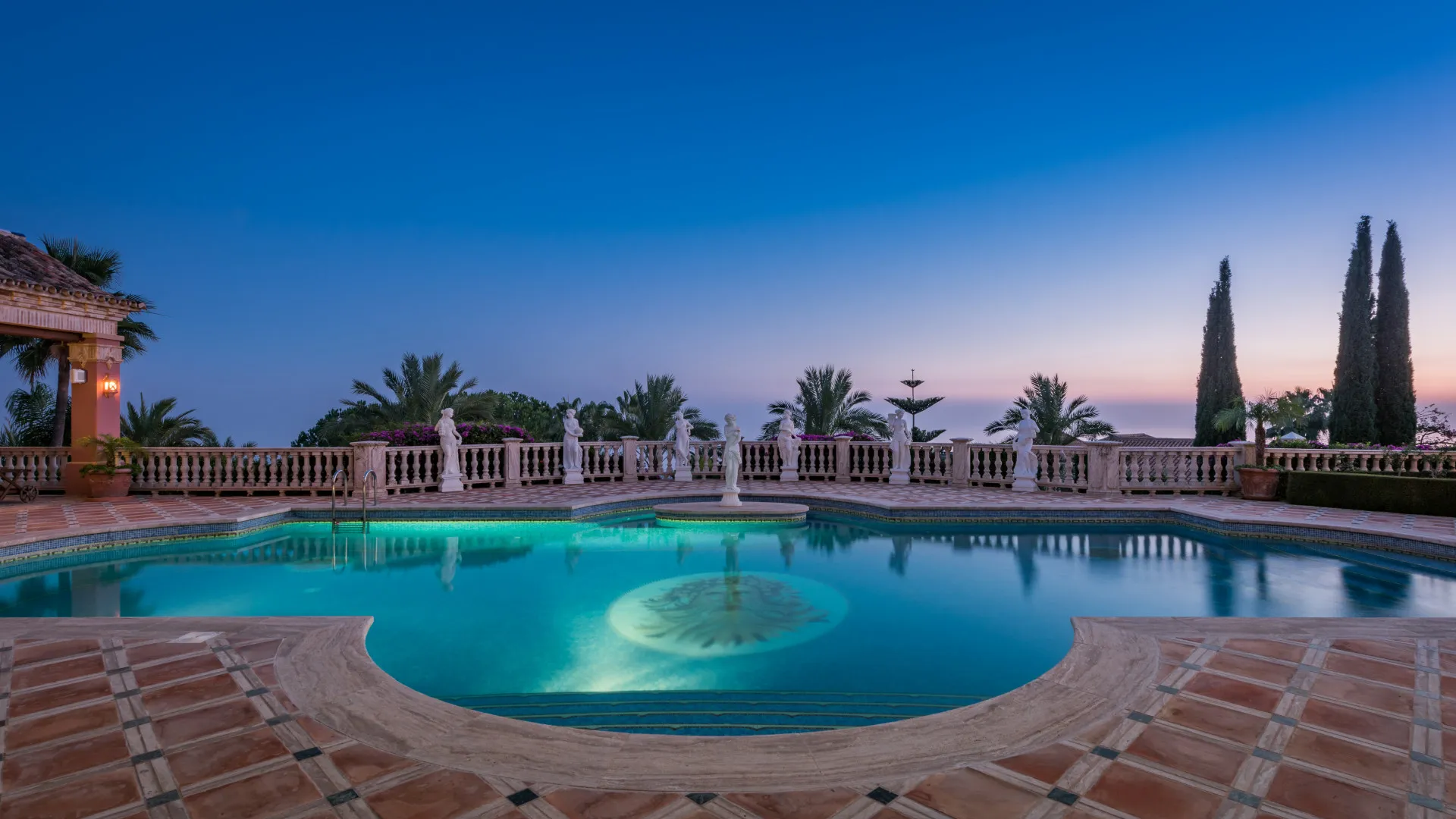 Villa con 6 dormitorios a la venta en Sierra Blanca