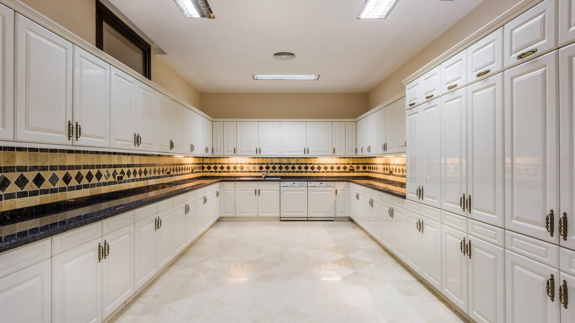 Villa con 6 dormitorios a la venta en Sierra Blanca