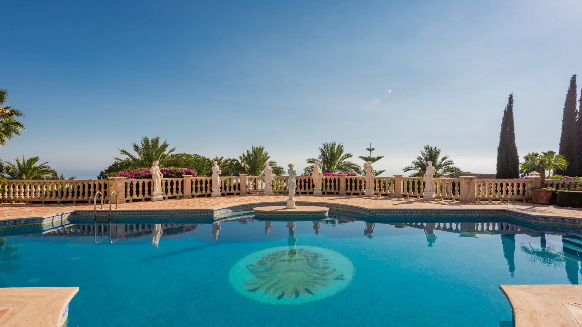 Villa con 6 dormitorios a la venta en Sierra Blanca