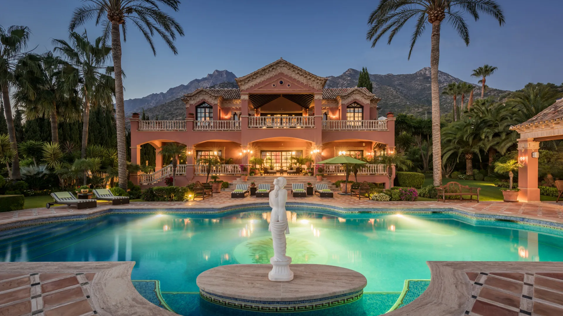 Villa con 6 dormitorios a la venta en Sierra Blanca