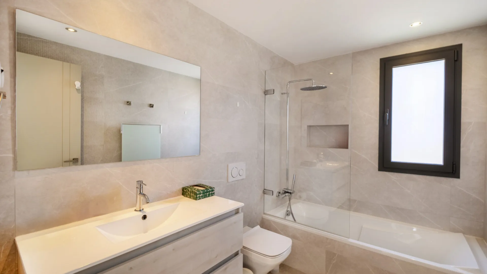 Se vende villa con 5 dormitorios en Marbella Golden Mile