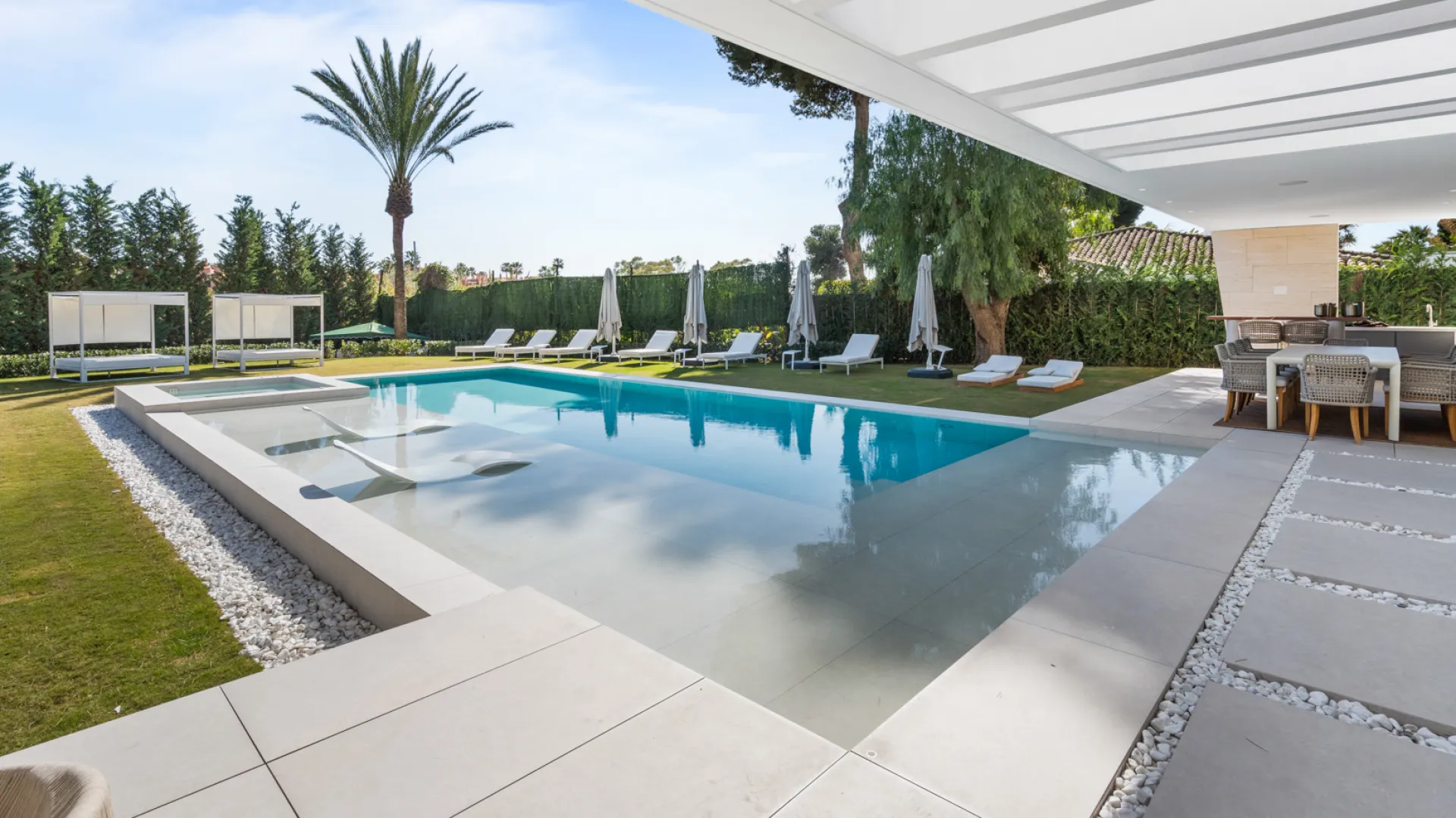 Villa a la venta de 6 dormitorios en Los Monteros Playa