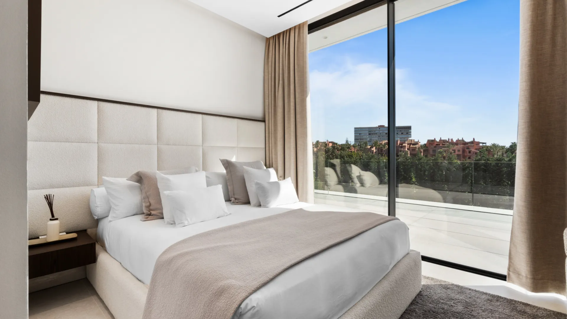 Villa a la venta de 6 dormitorios en Los Monteros Playa