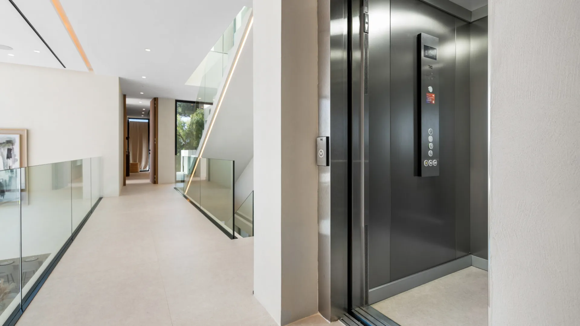 Villa a la venta de 6 dormitorios en Los Monteros Playa