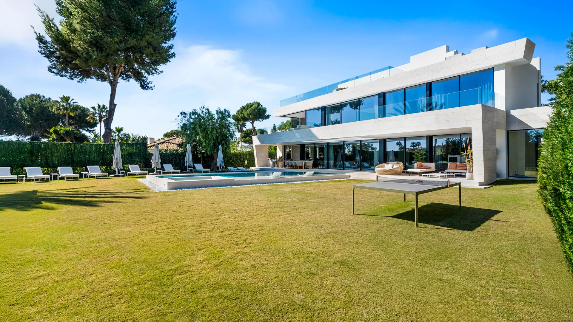 Villa a la venta de 6 dormitorios en Los Monteros Playa