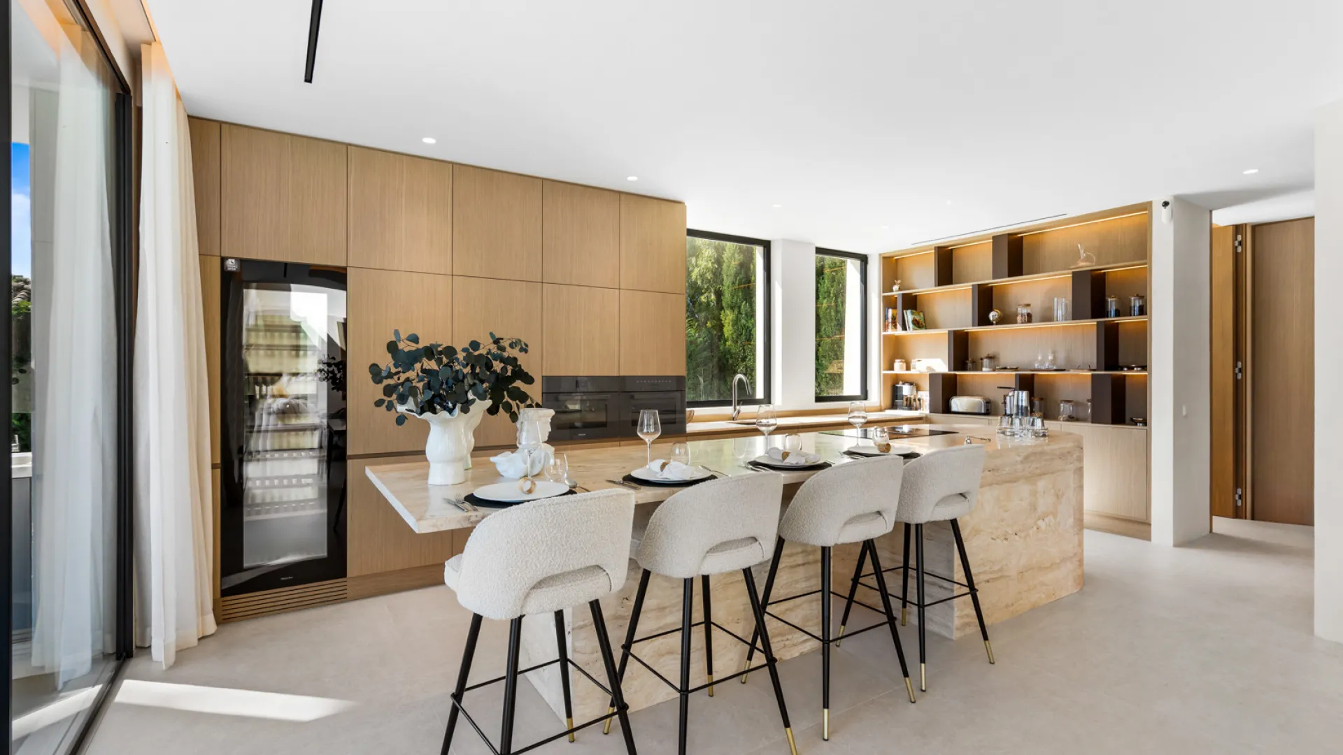 Villa a la venta de 6 dormitorios en Los Monteros Playa