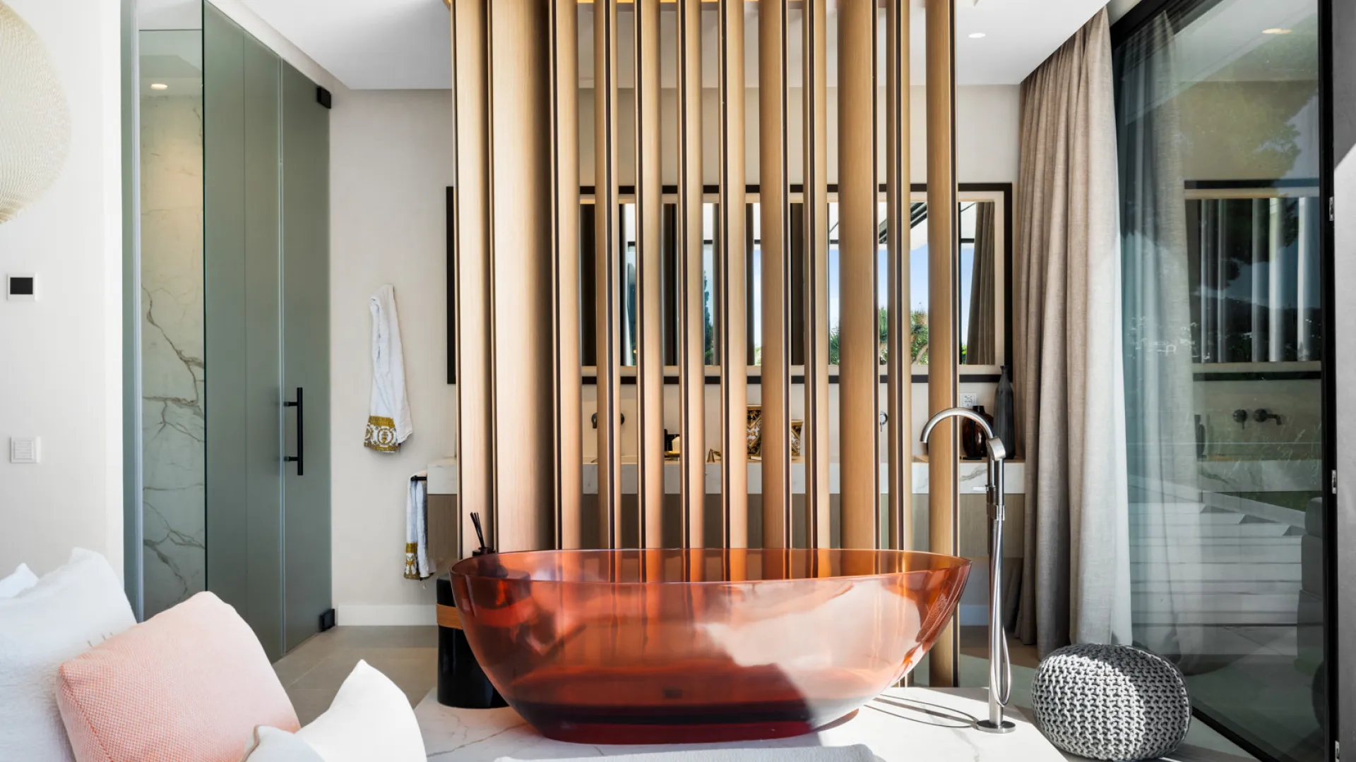 Villa a la venta de 6 dormitorios en Los Monteros Playa