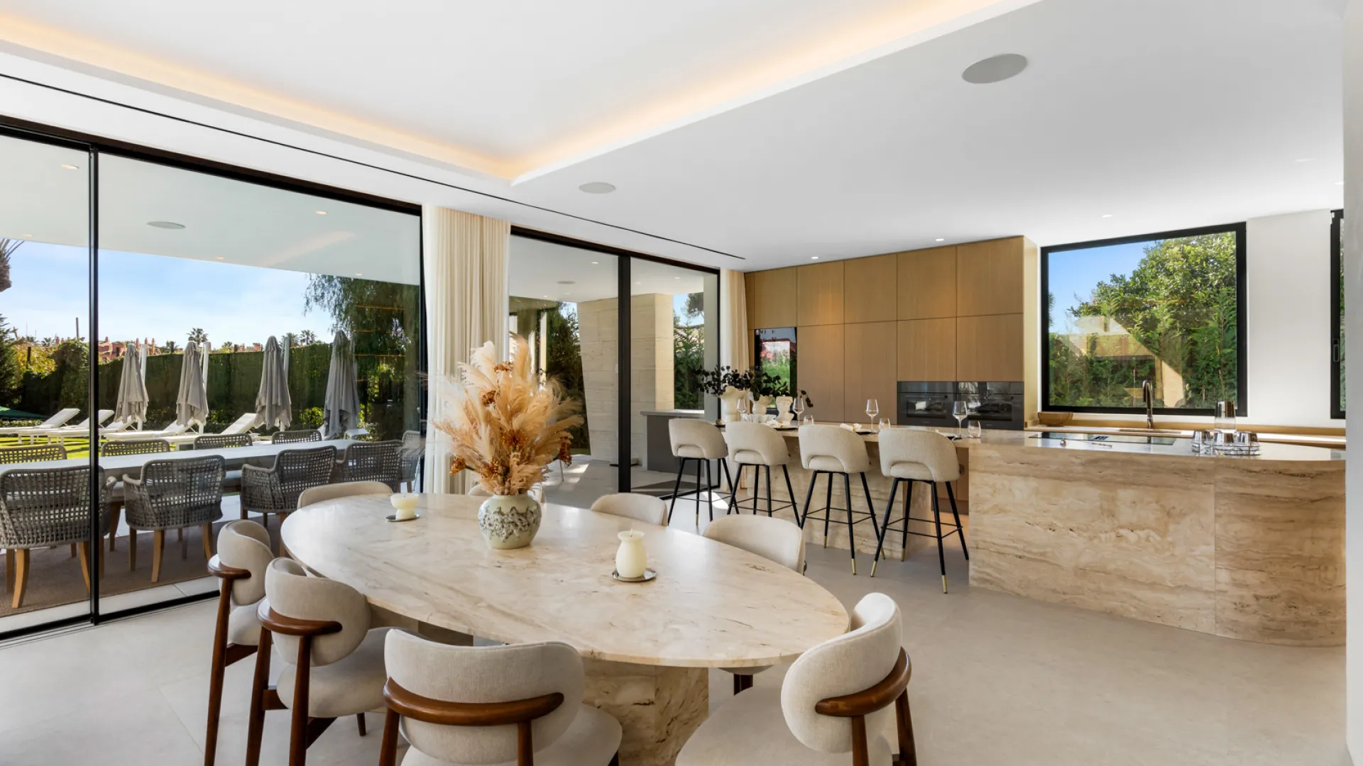 Villa a la venta de 6 dormitorios en Los Monteros Playa