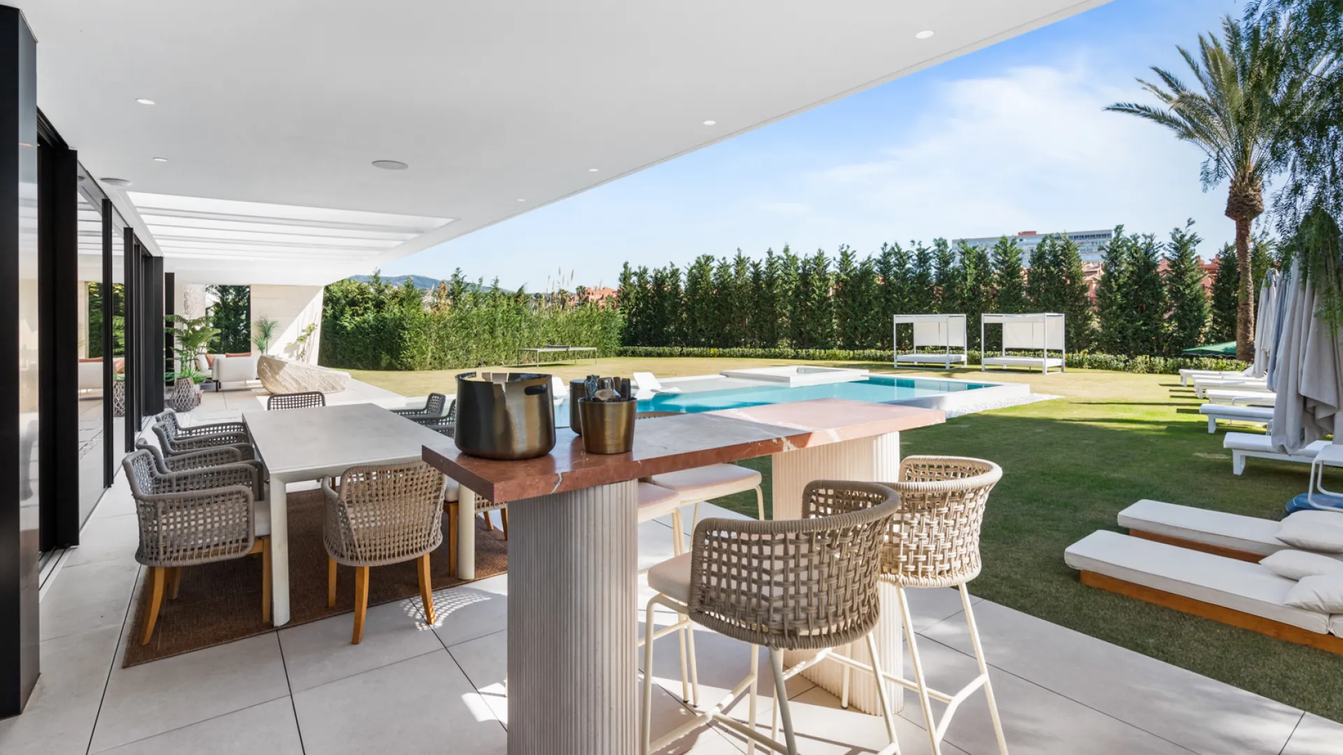 Villa a la venta de 6 dormitorios en Los Monteros Playa