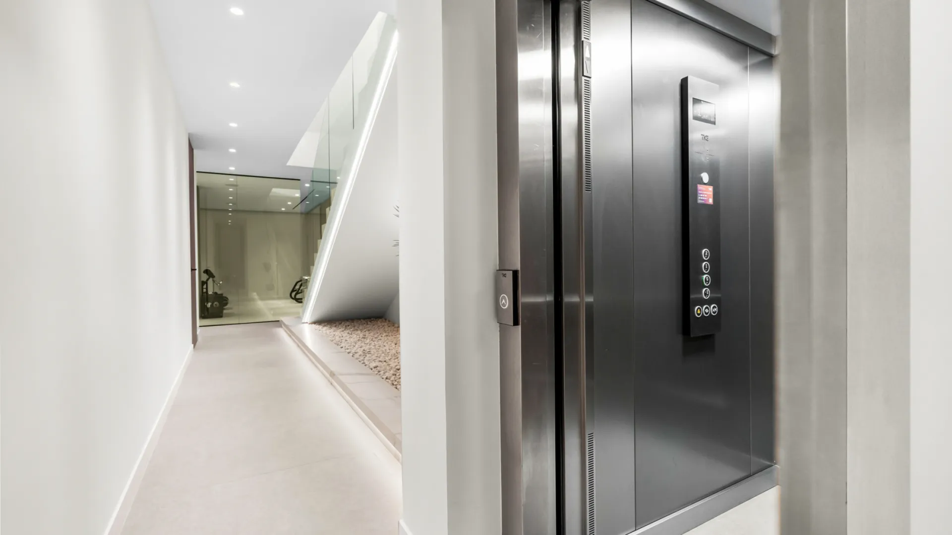 Villa a la venta de 6 dormitorios en Los Monteros Playa