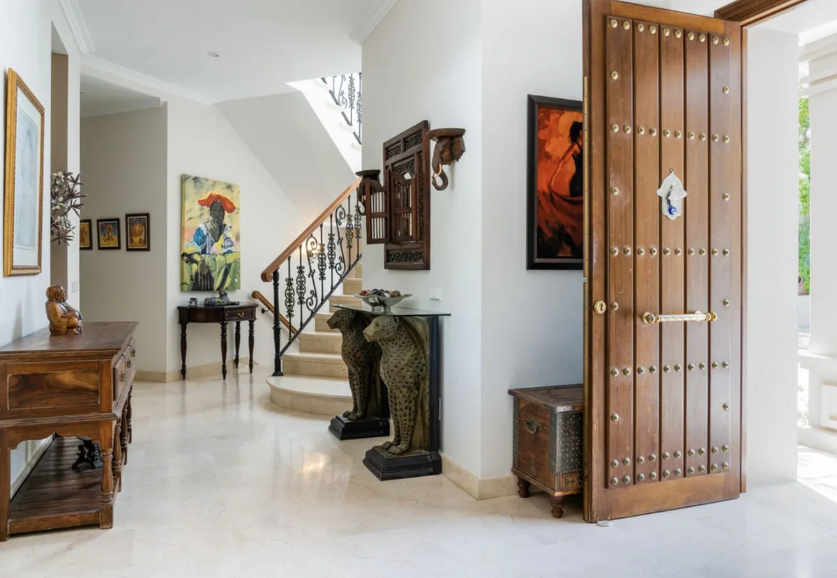 For sale 7 bedrooms villa in Nueva Andalucia