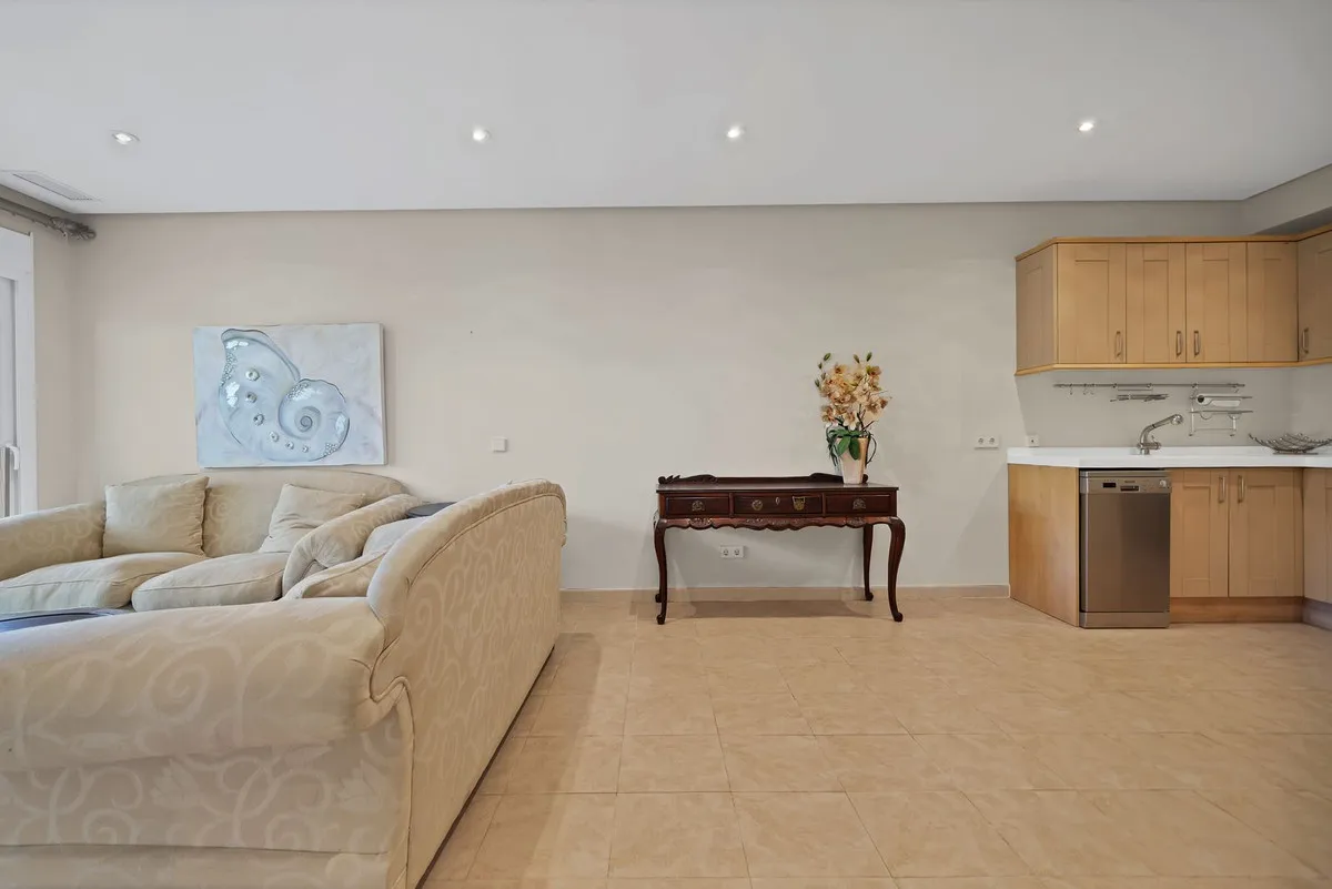 For sale 7 bedrooms villa in Nueva Andalucia