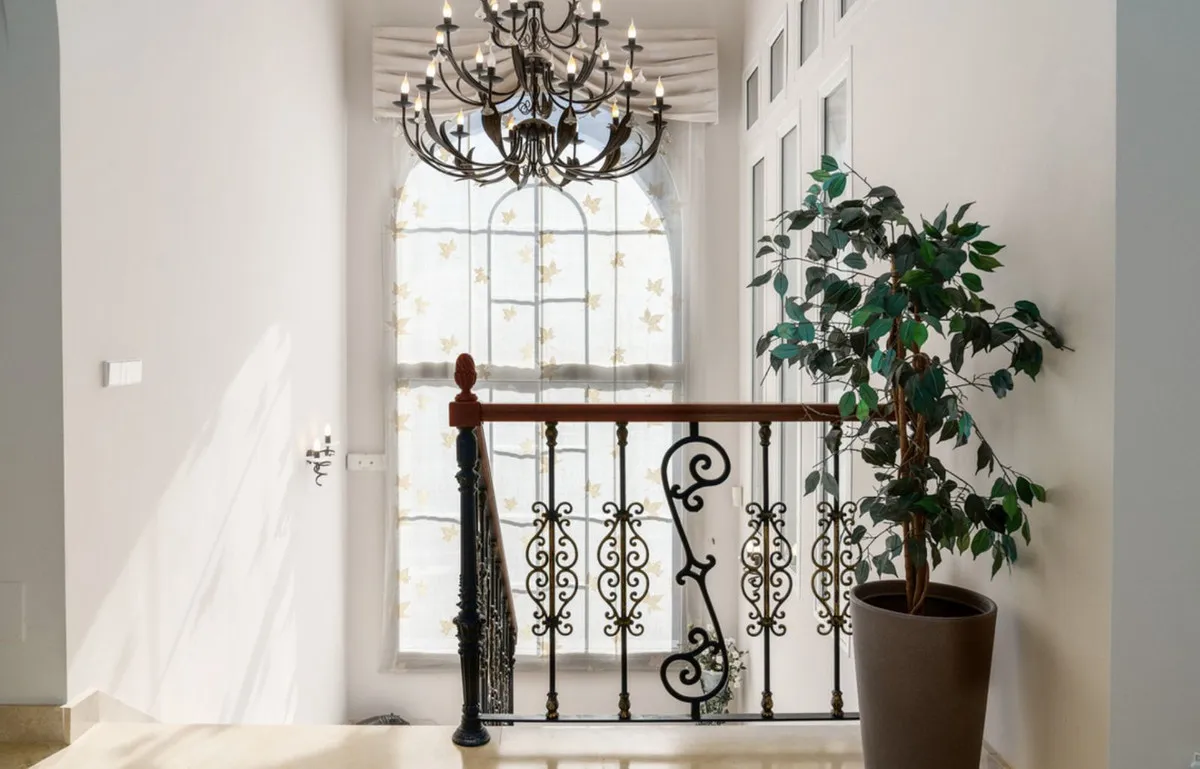 For sale 7 bedrooms villa in Nueva Andalucia