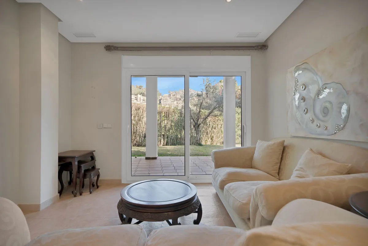 For sale 7 bedrooms villa in Nueva Andalucia