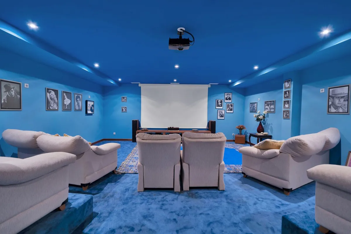 For sale 7 bedrooms villa in Nueva Andalucia